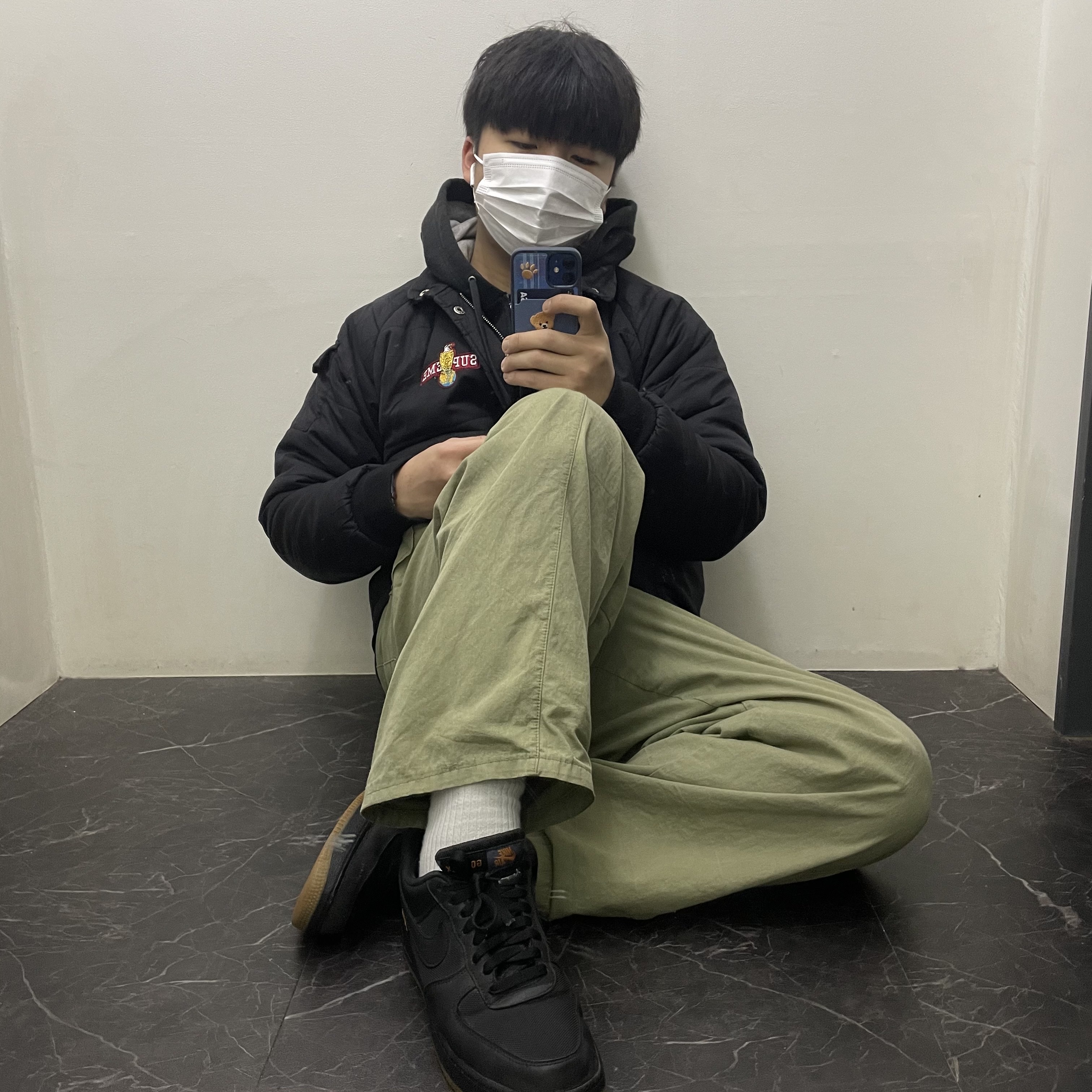 Nike Air Force 1 Low Gore-Tex Black Light Carbon 착용 스타일