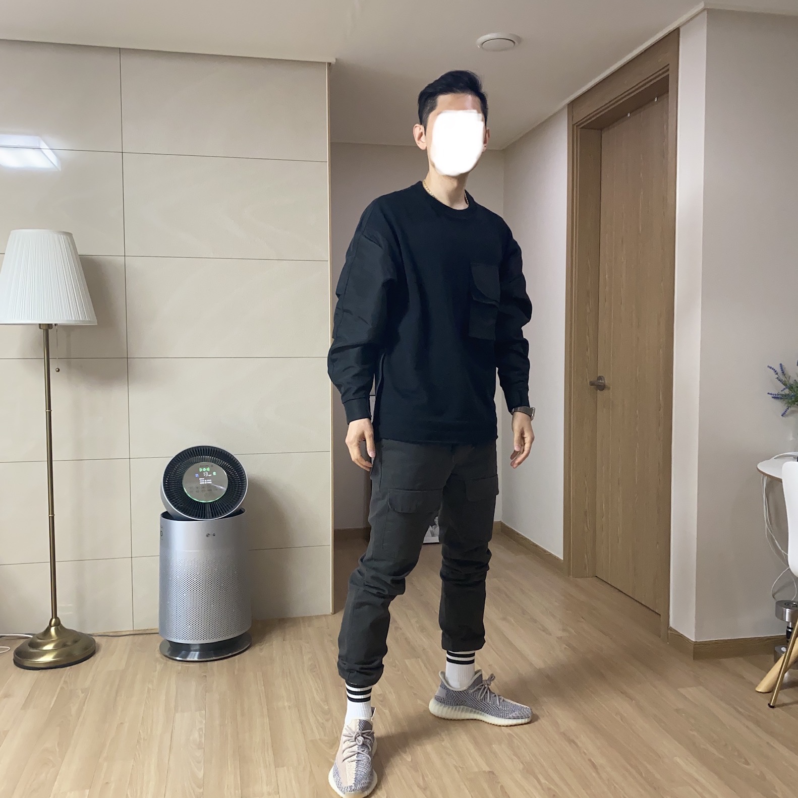 Adidas Yeezy Boost 350 V2 Ash Pearl 착용 스타일