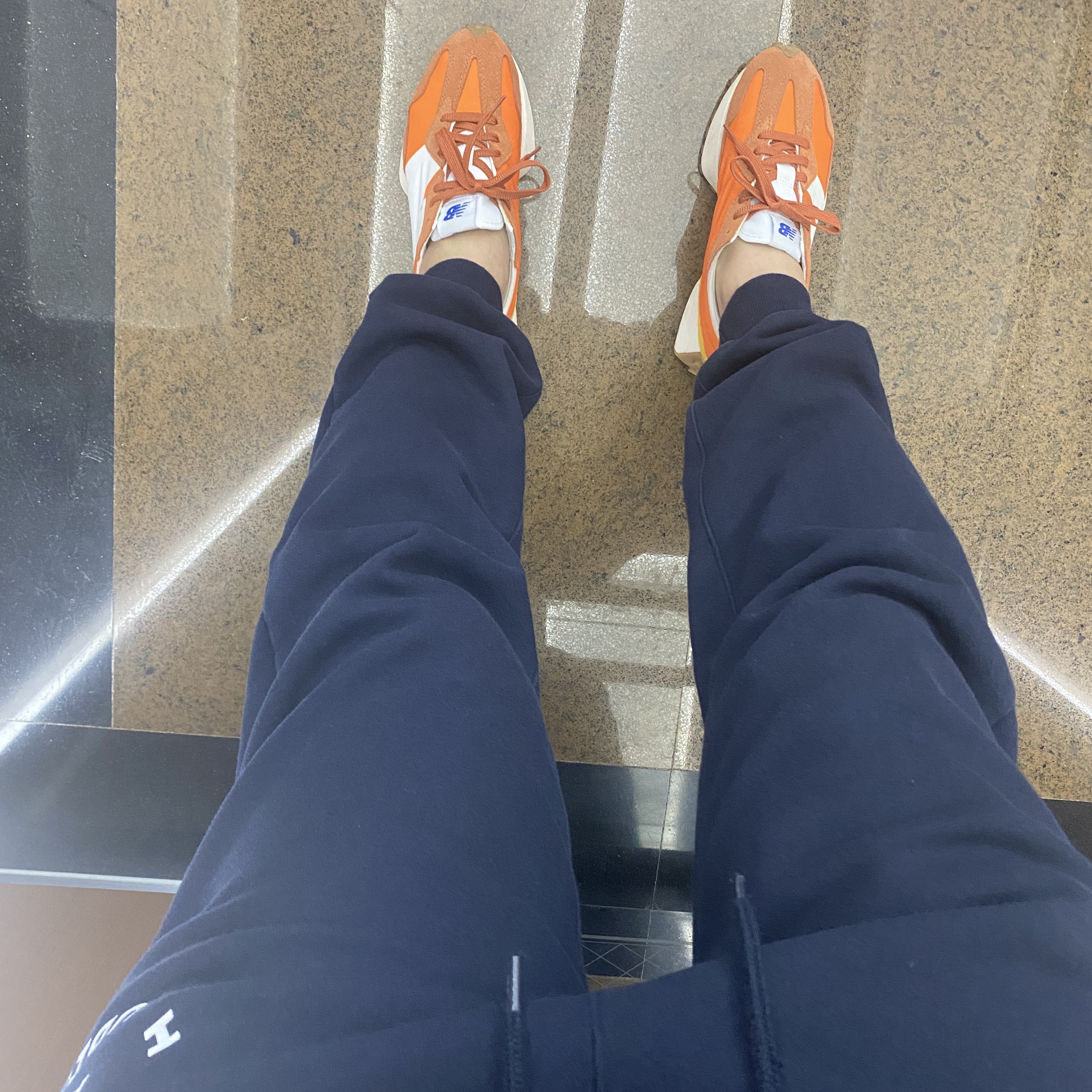 New Balance 327 Orange, IAB Studio Sweatpants Navy - 21SS 착용 스타일