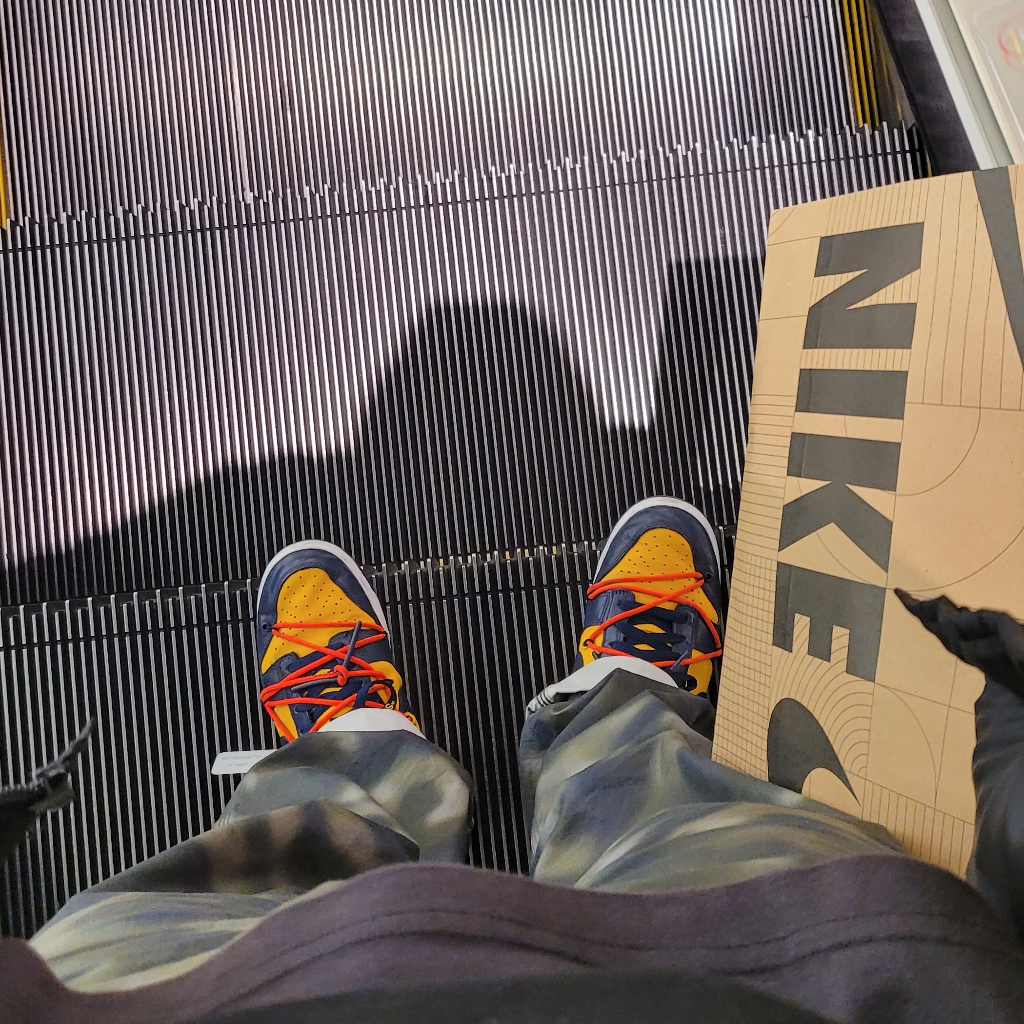 Nike x Off-White Dunk Low University Gold Midnight Navy 착용 스타일