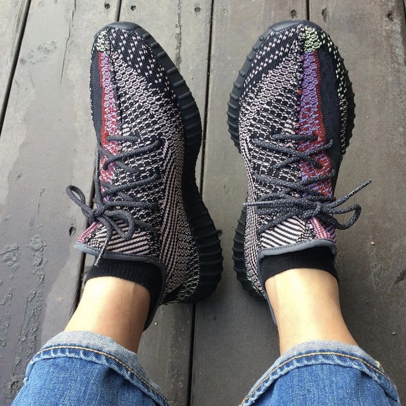 Adidas Yeezy Boost 350 V2 Yecheil - Non-Reflective 착용 스타일