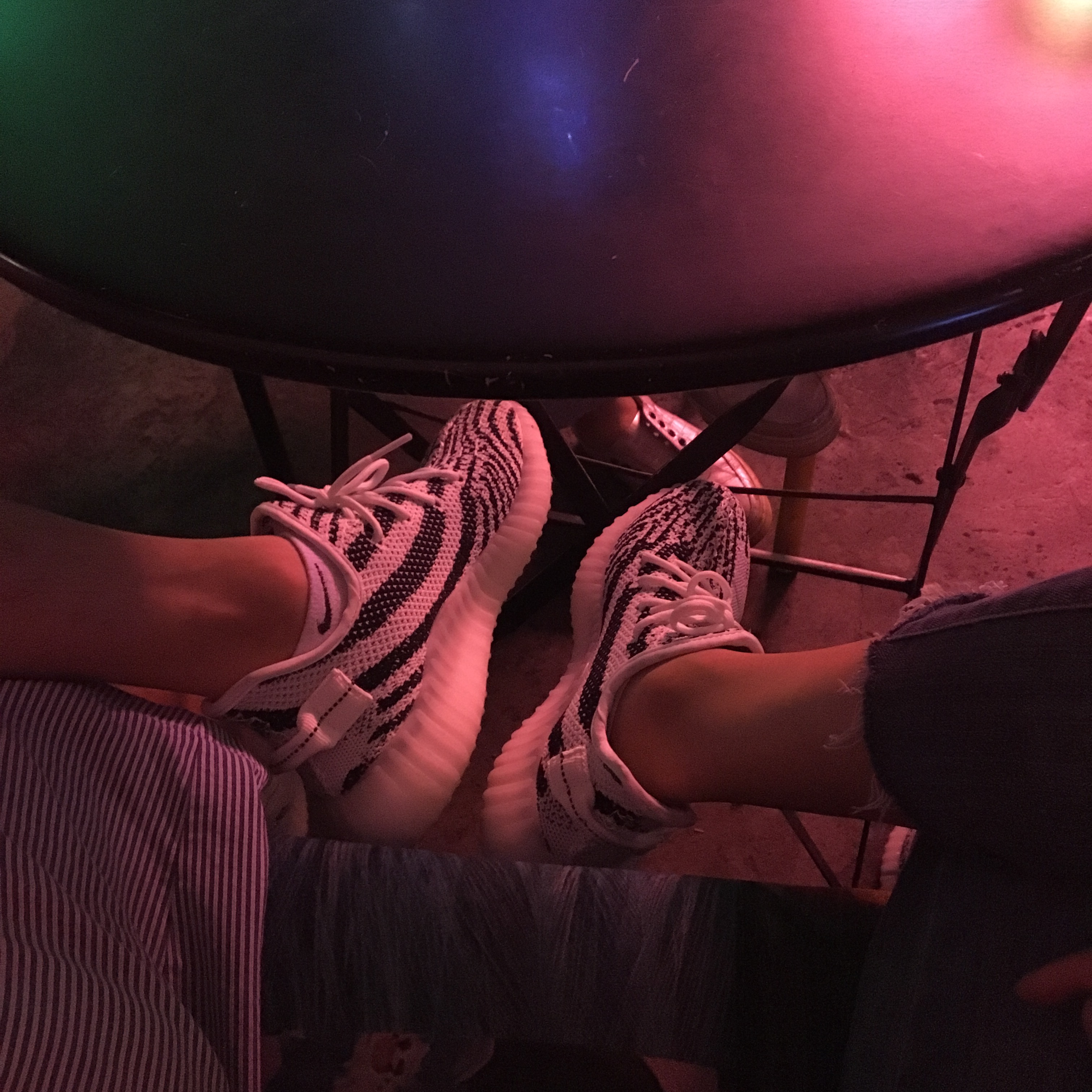 Adidas Yeezy Boost 350 V2 Zebra 2017/2019/2020 착용 스타일