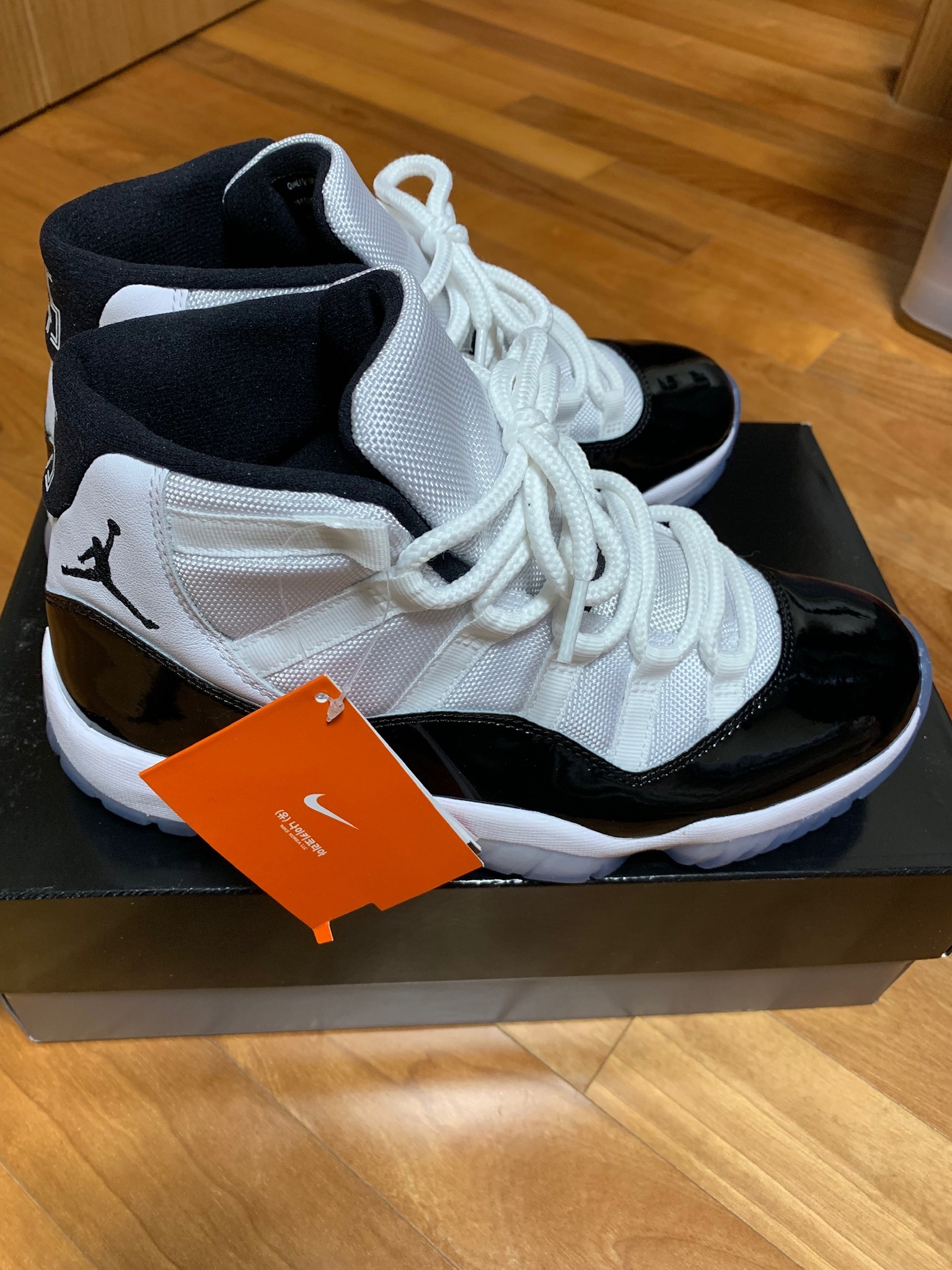 Jordan 11 Retro Concord 2018 착용 스타일 - 3