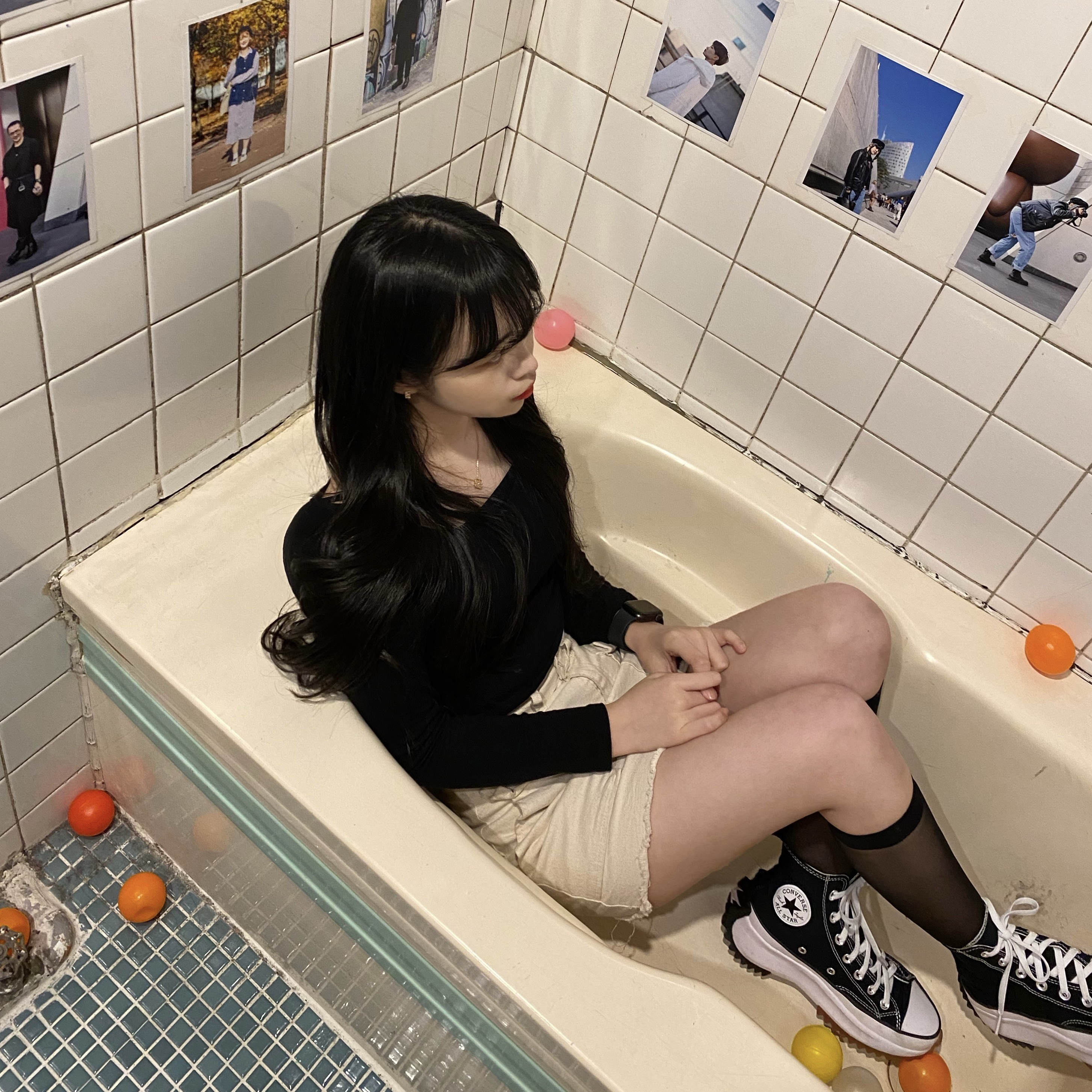 Converse Run Star Hike Hi Black White Gum 착용 스타일 - 1