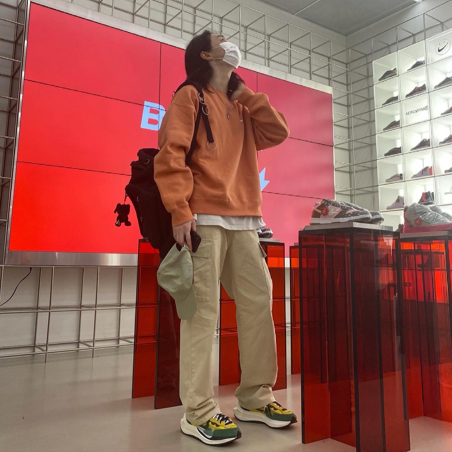 Nike x Sacai VaporWaffle Tour Yellow & Gorge Green Sail 착용 스타일