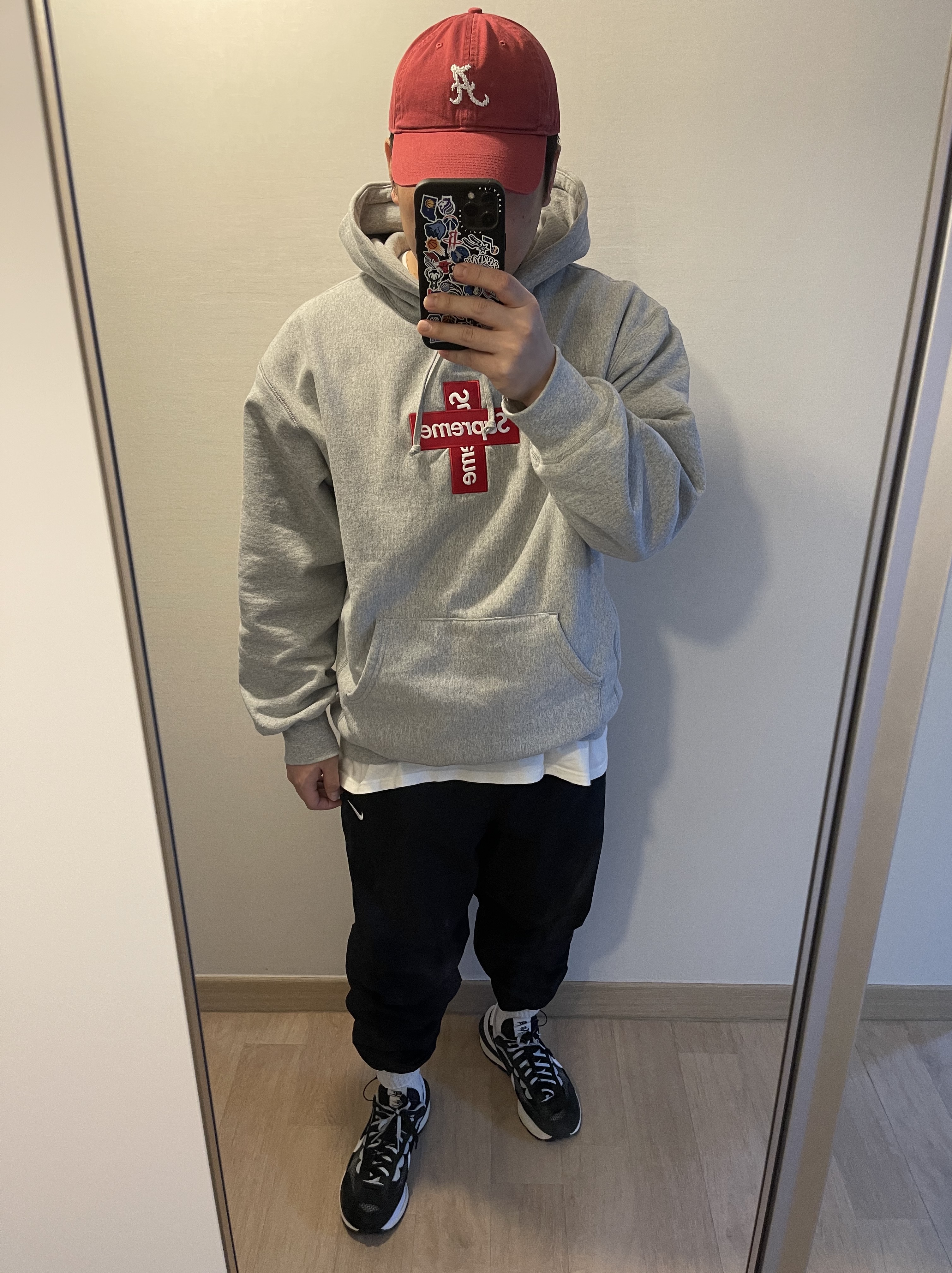 Nike x Sacai VaporWaffle Black White, Supreme Cross Box Logo Hooded Sweatshirt Heather Grey - 20FW 착용 스타일