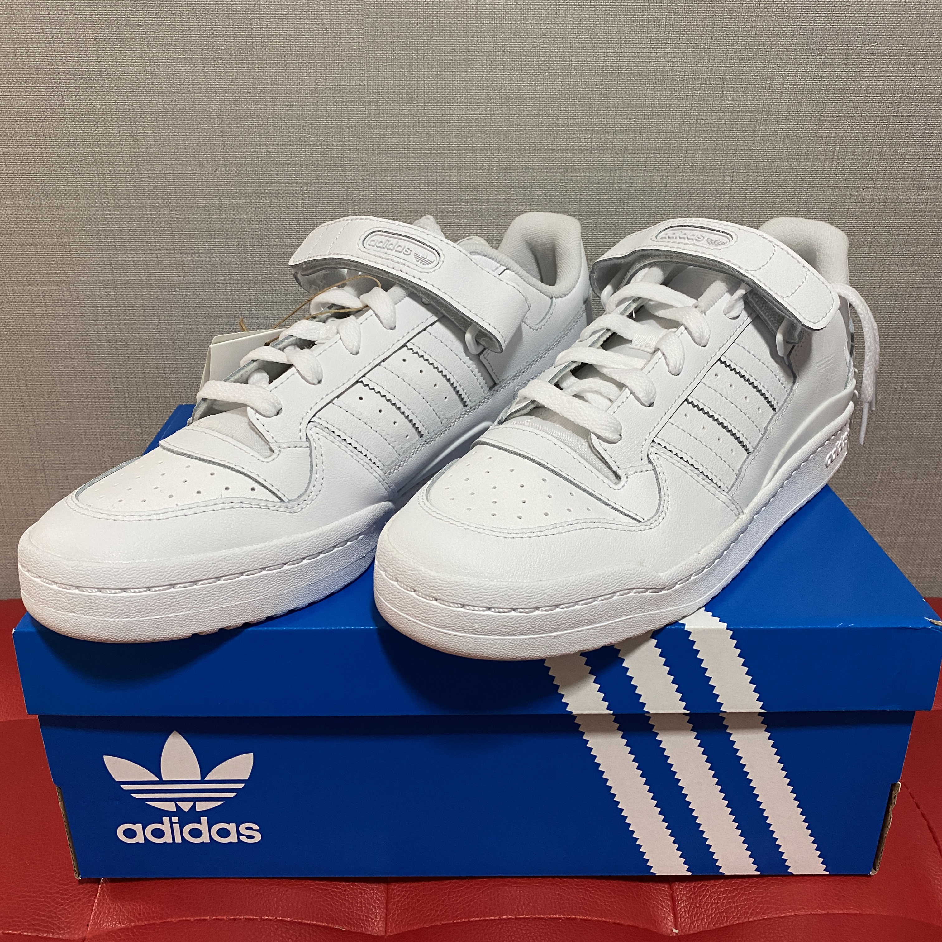 Adidas Forum Low Triple White 착용 스타일 - 2