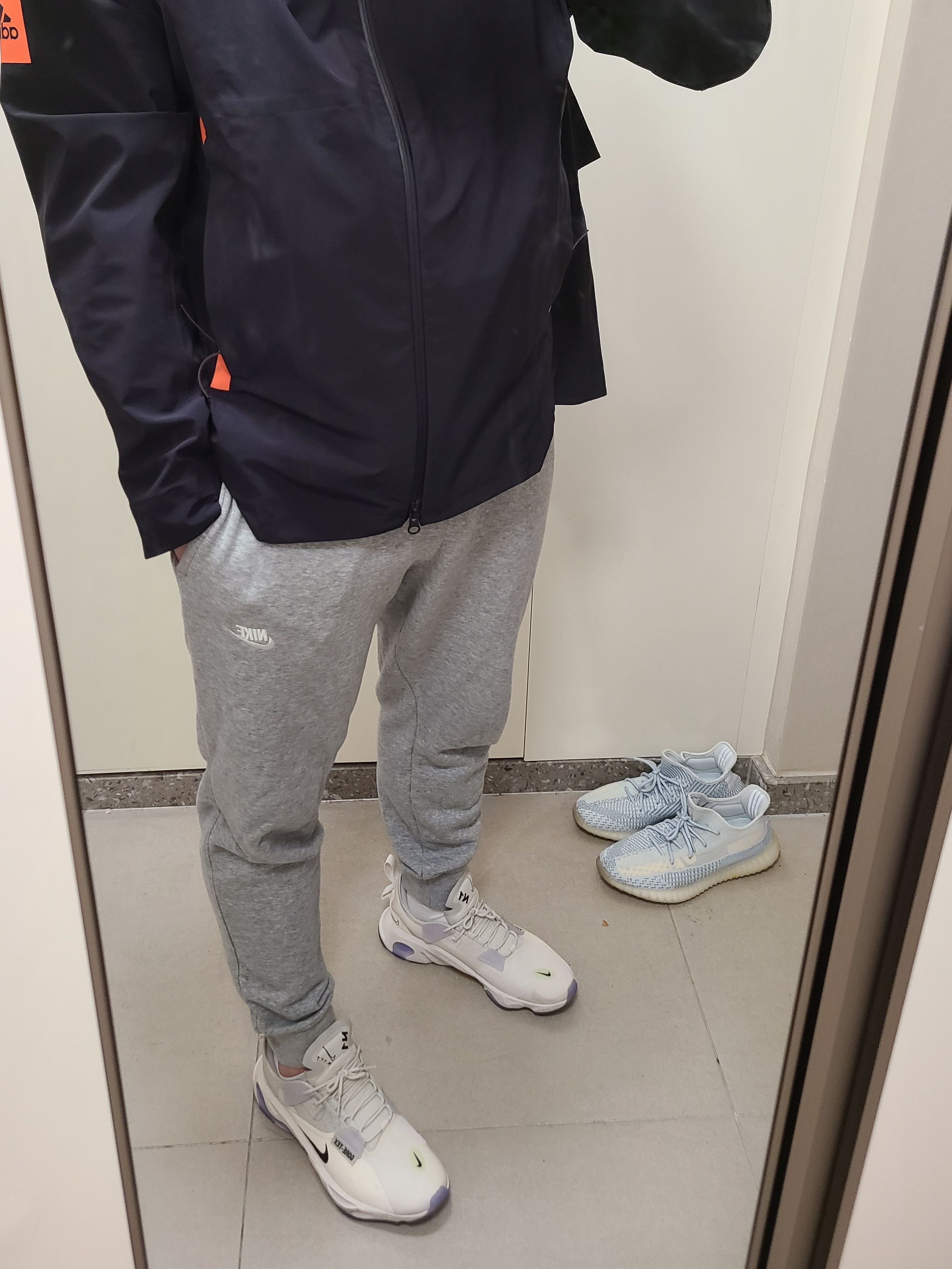 Nike React Type N.354 Gore-Tex Cream, Adidas Yeezy Boost 350 V2 Cloud White - Non-Reflective 착용 스타일
