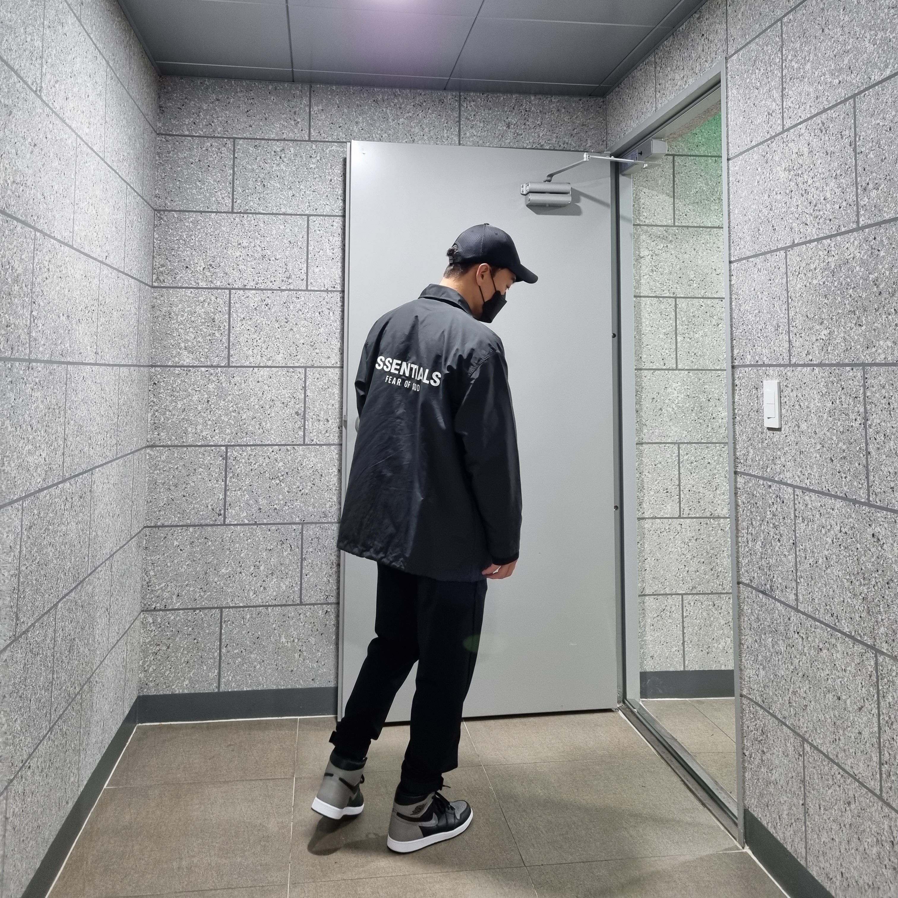 Jordan 1 Retro High OG Shadow 2018, Essentials Coach Jacket Dark Slate/Stretch Limo/Black - 20FW 착용 스타일