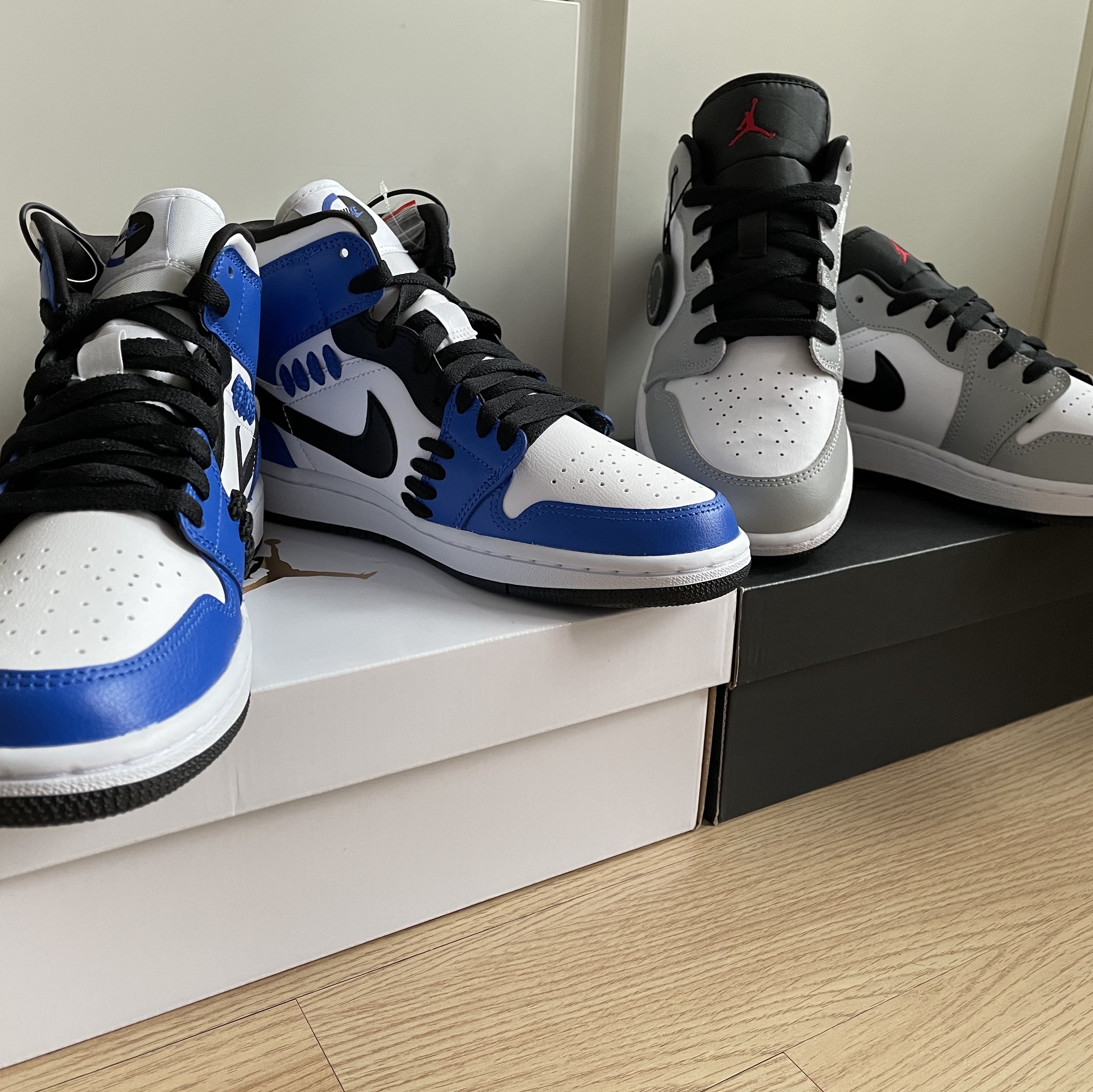 (W) Jordan 1 Mid SE Sisterhood, Jordan 1 Low Light Smoke Grey 착용 스타일