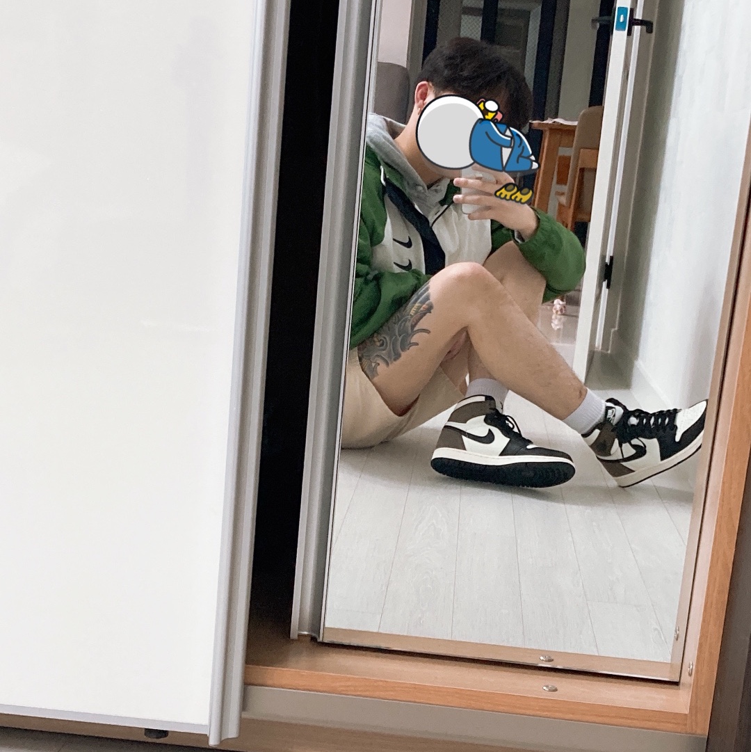 Jordan 1 Retro High OG Black Mocha 착용 스타일