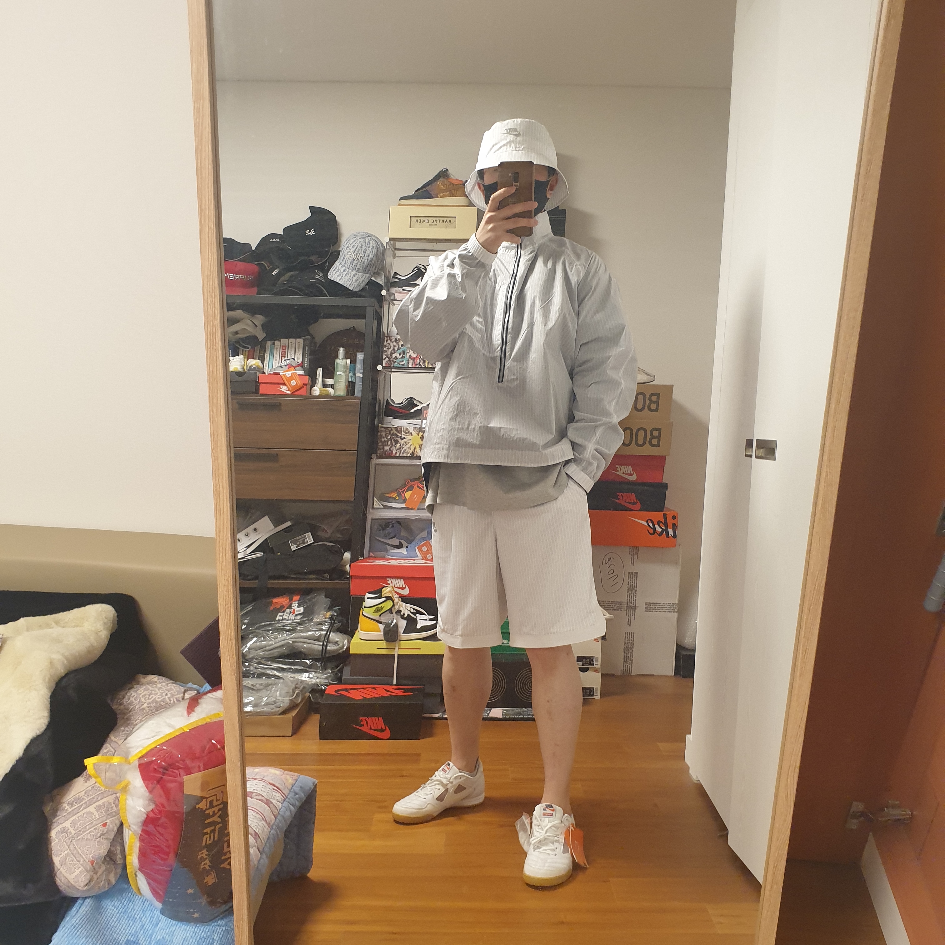 Nike x Kim Jones Reversible Wind Breaker Navy - US/EU, Nike x Kim Jones Bucket Hat White 착용 스타일 - 1