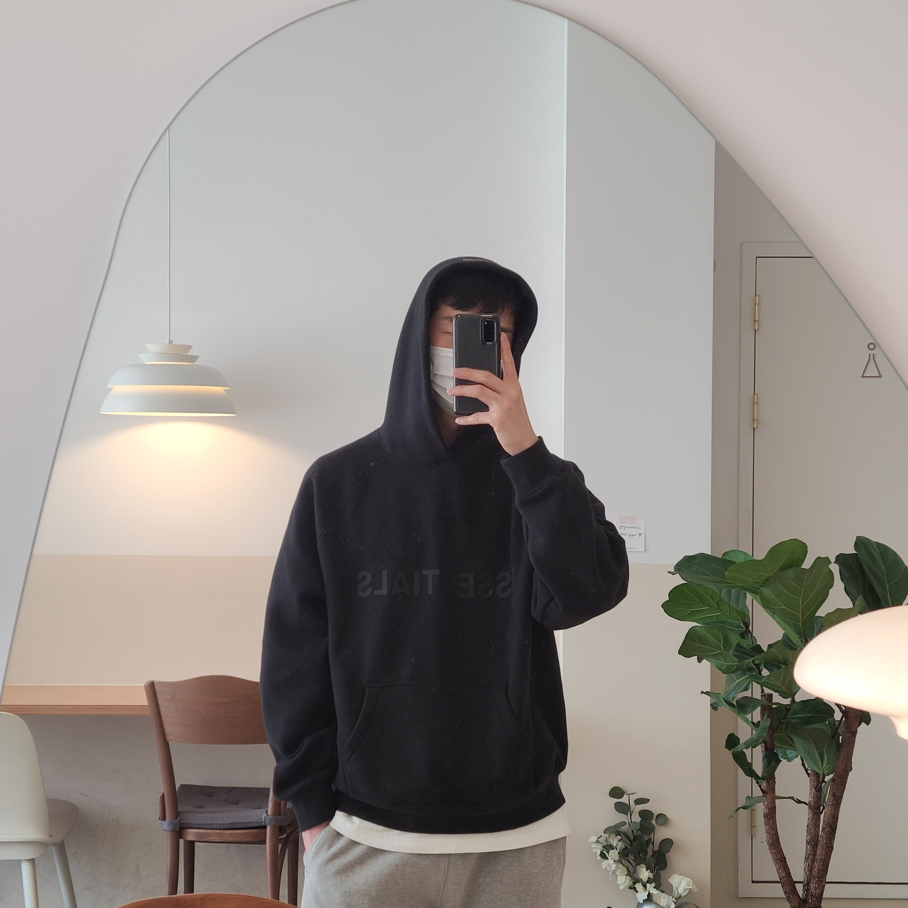 Essentials 3D Silicon Applique Pullover Hoodie Dark Slate/Black 2020 착용 스타일