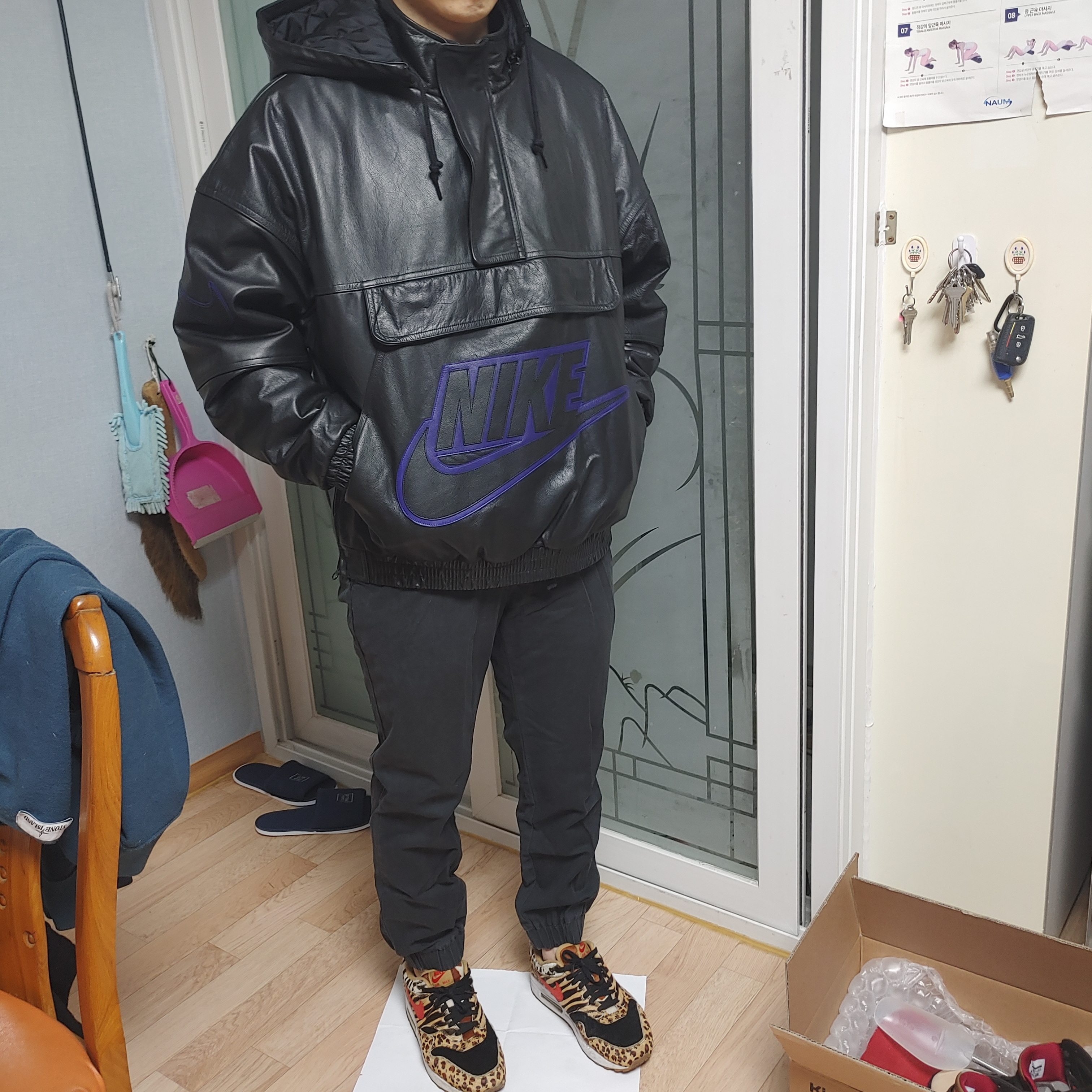 Supreme x Nike Leather Anorak Black - 19FW, Nike x Atmos Air Max 1 Animal Pack 2.0 착용 스타일