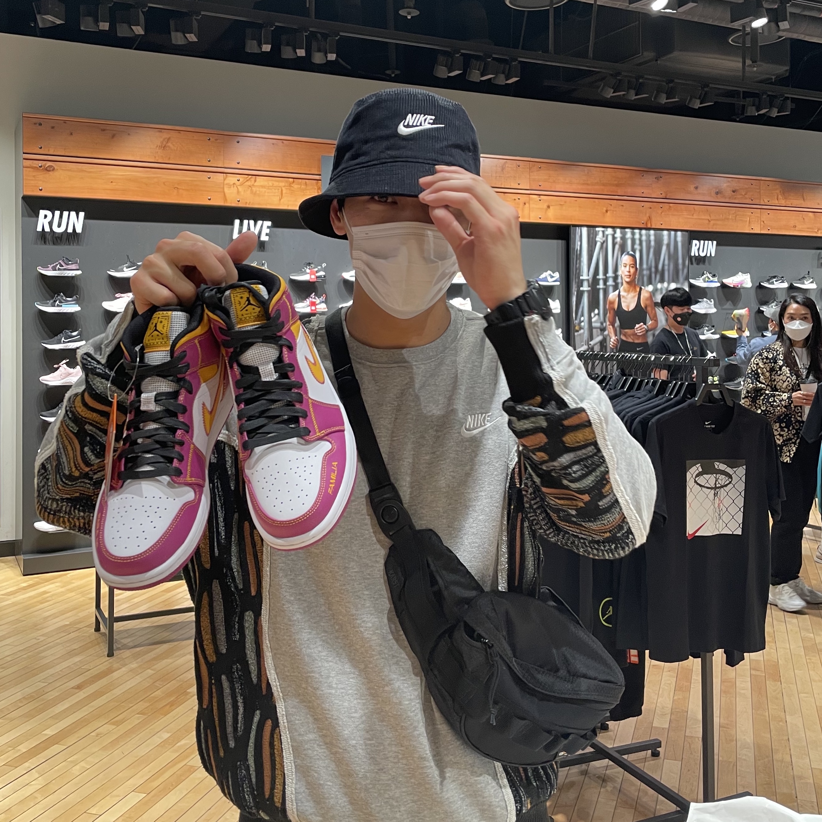 Jordan 1 Mid DOD Familia 착용 스타일 - 1