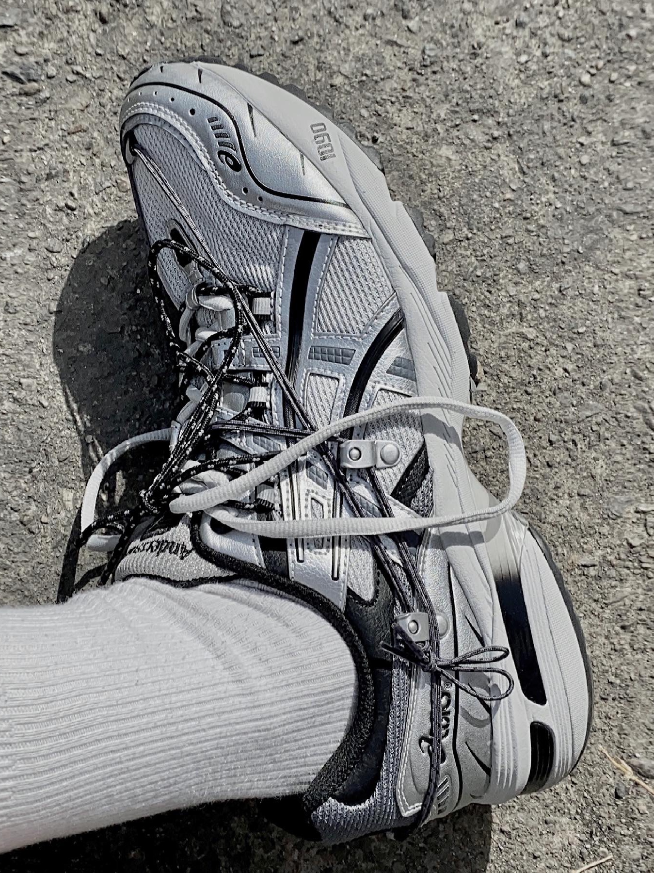 Asics x Andersson Bell Gel-1090 Glacier Grey Silver 착용 스타일 - 1