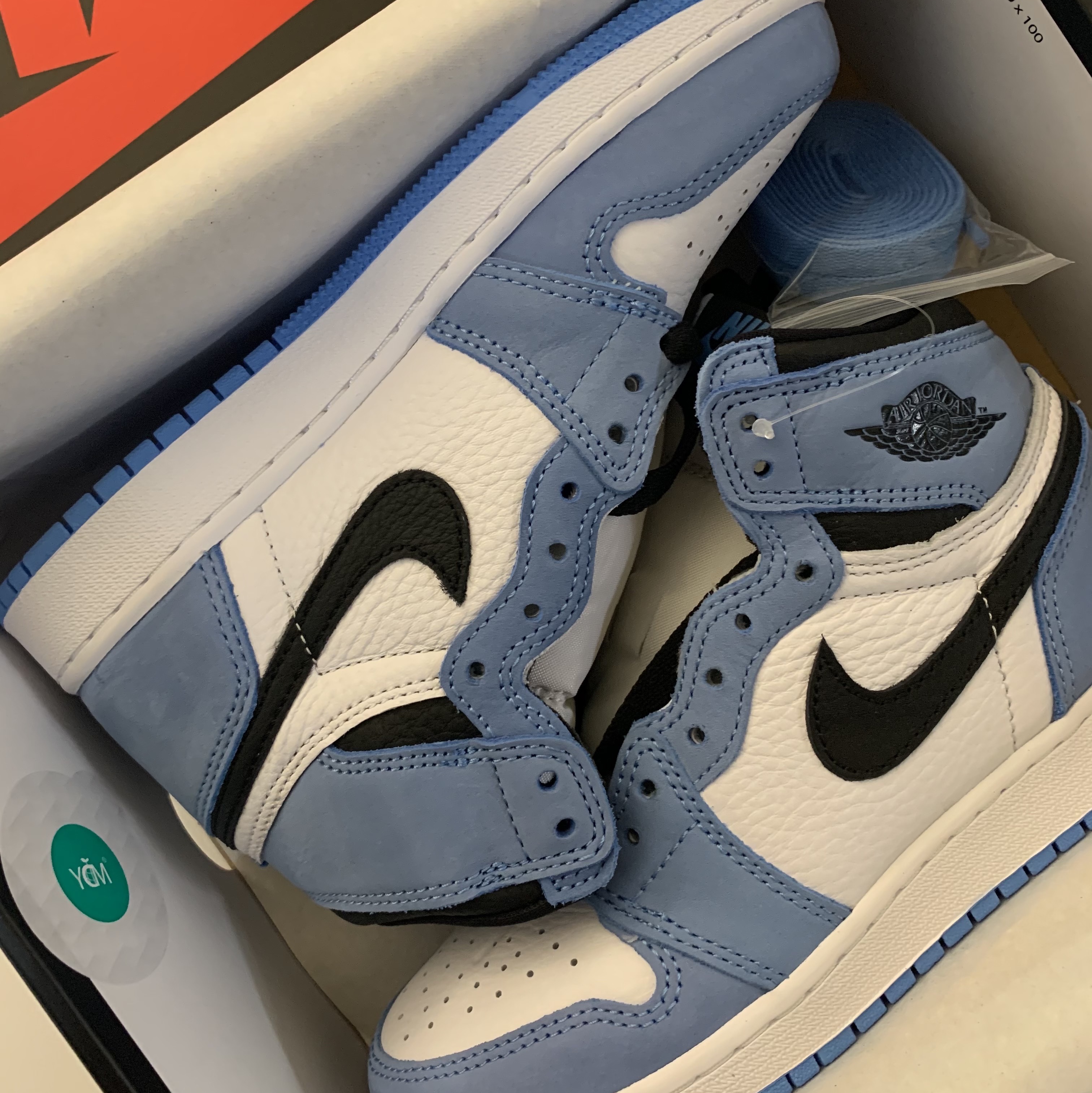 Jordan 1 Retro High OG University Blue 착용 스타일
