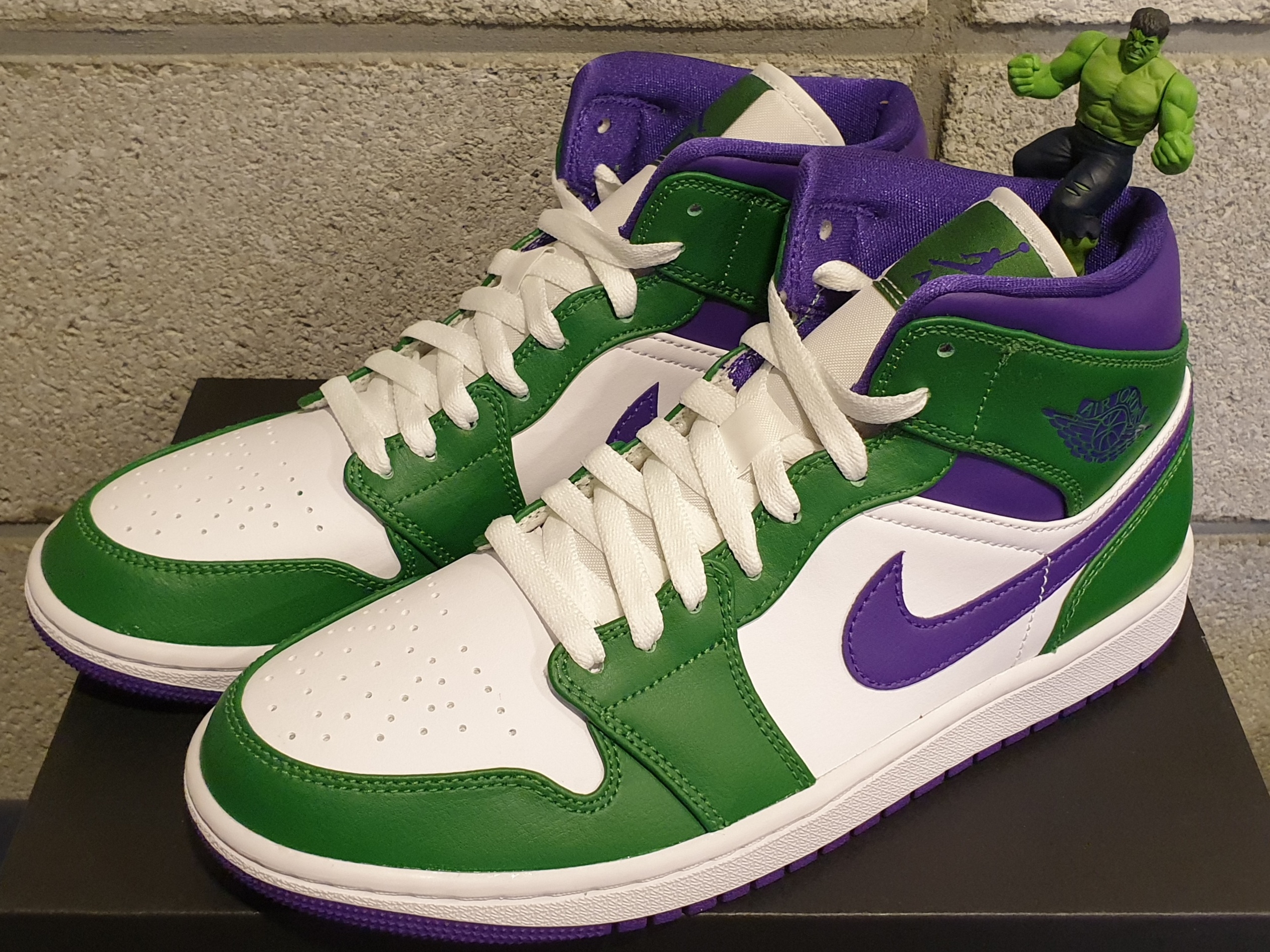 Jordan 1 Mid Incredible Hulk 착용 스타일 - 1
