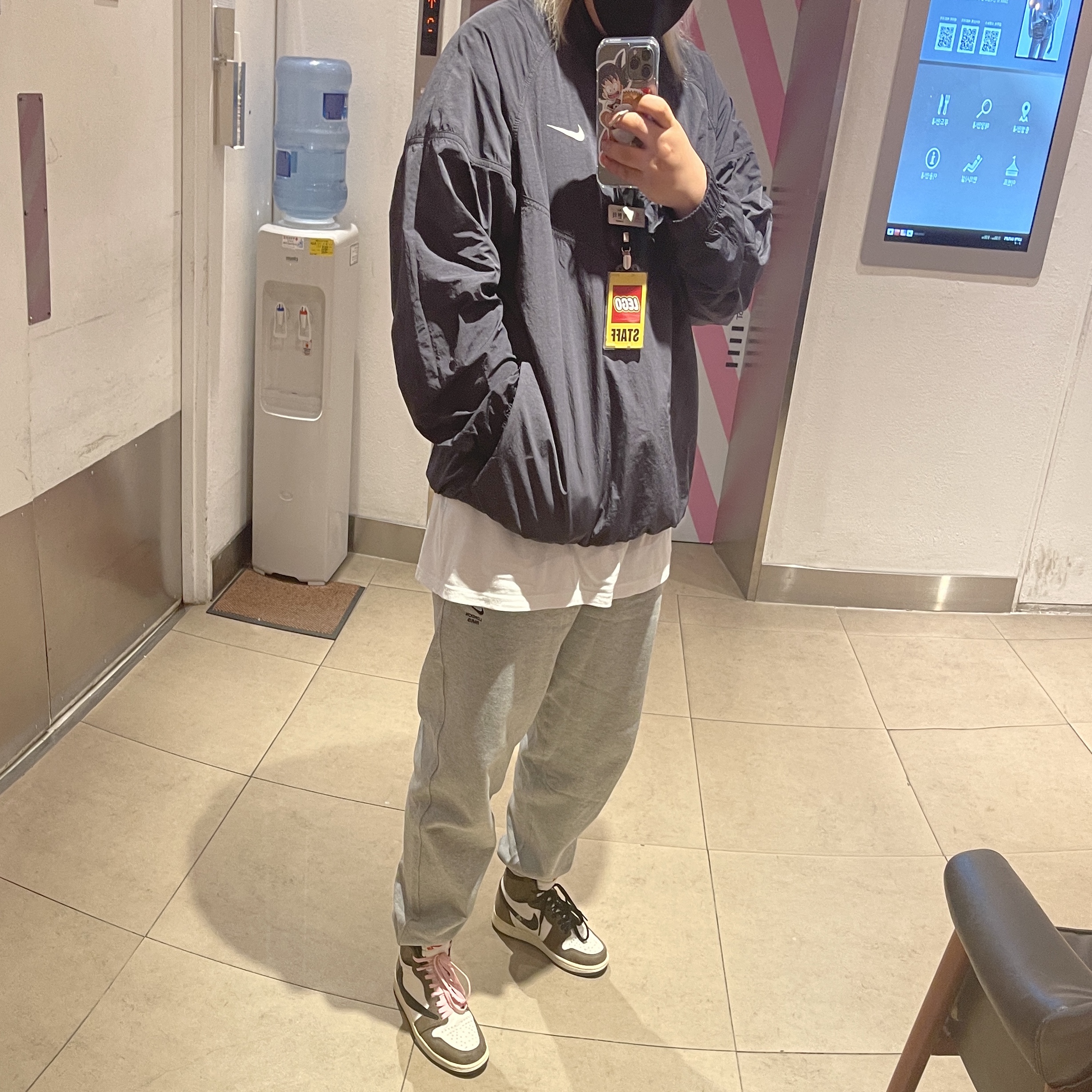 Nike x Stussy Windrunner Jacket Off Noir, Nike x Stussy NRG ZR Fleece Pants Heather Grey - US/EU 착용 스타일
