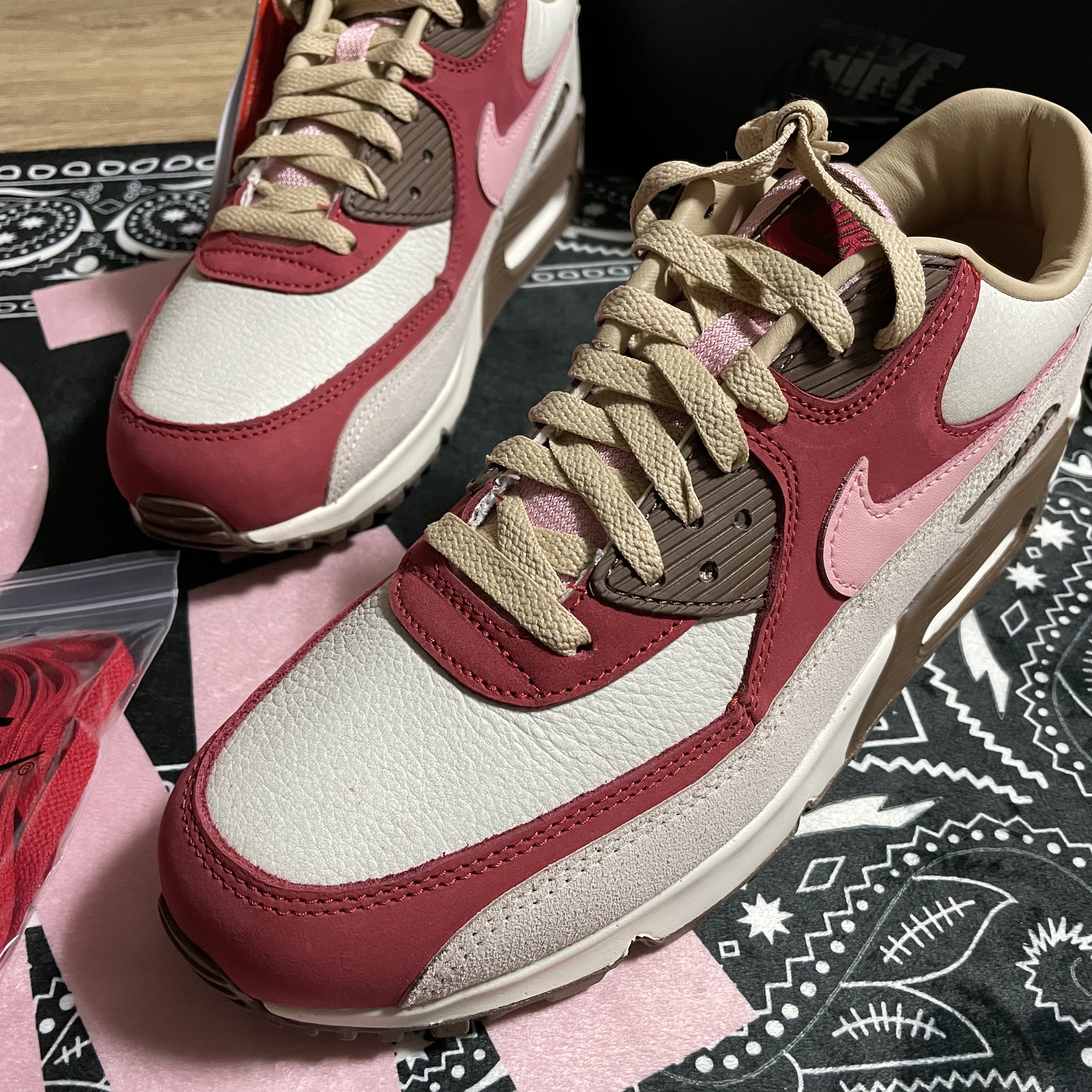 Nike Air Max 90 NRG Bacon 착용 스타일 - 2