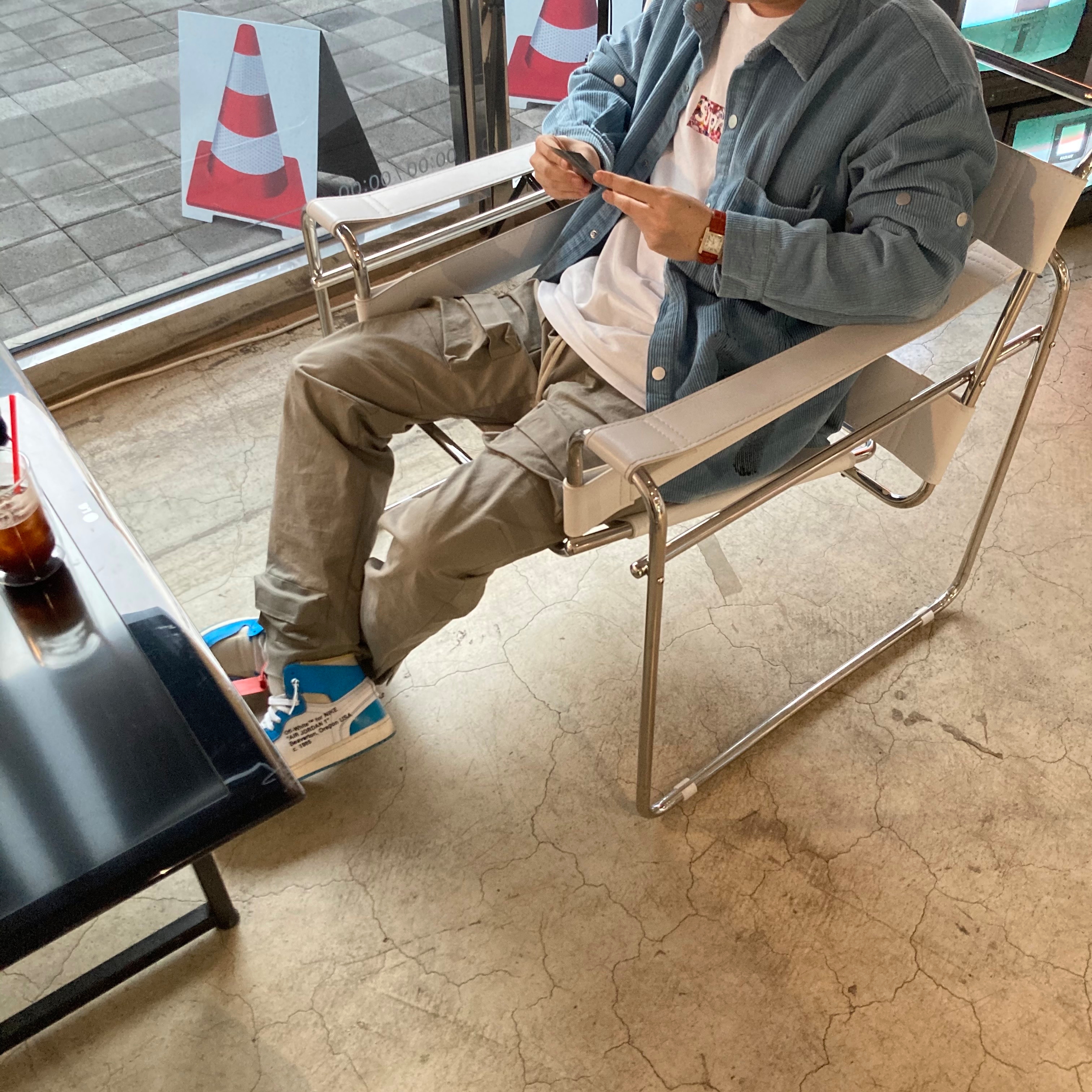 Jordan 1 x Off-White Retro High University Blue 착용 스타일 - 3