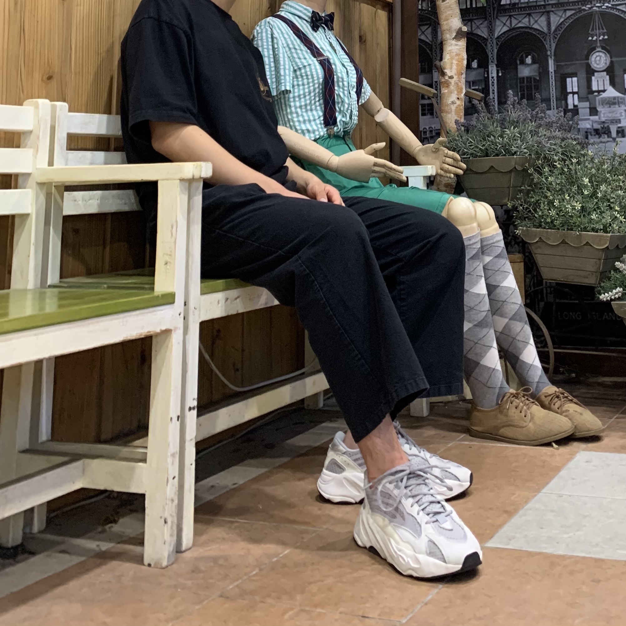 Adidas Yeezy Boost 700 V2 Static 2018 착용 스타일