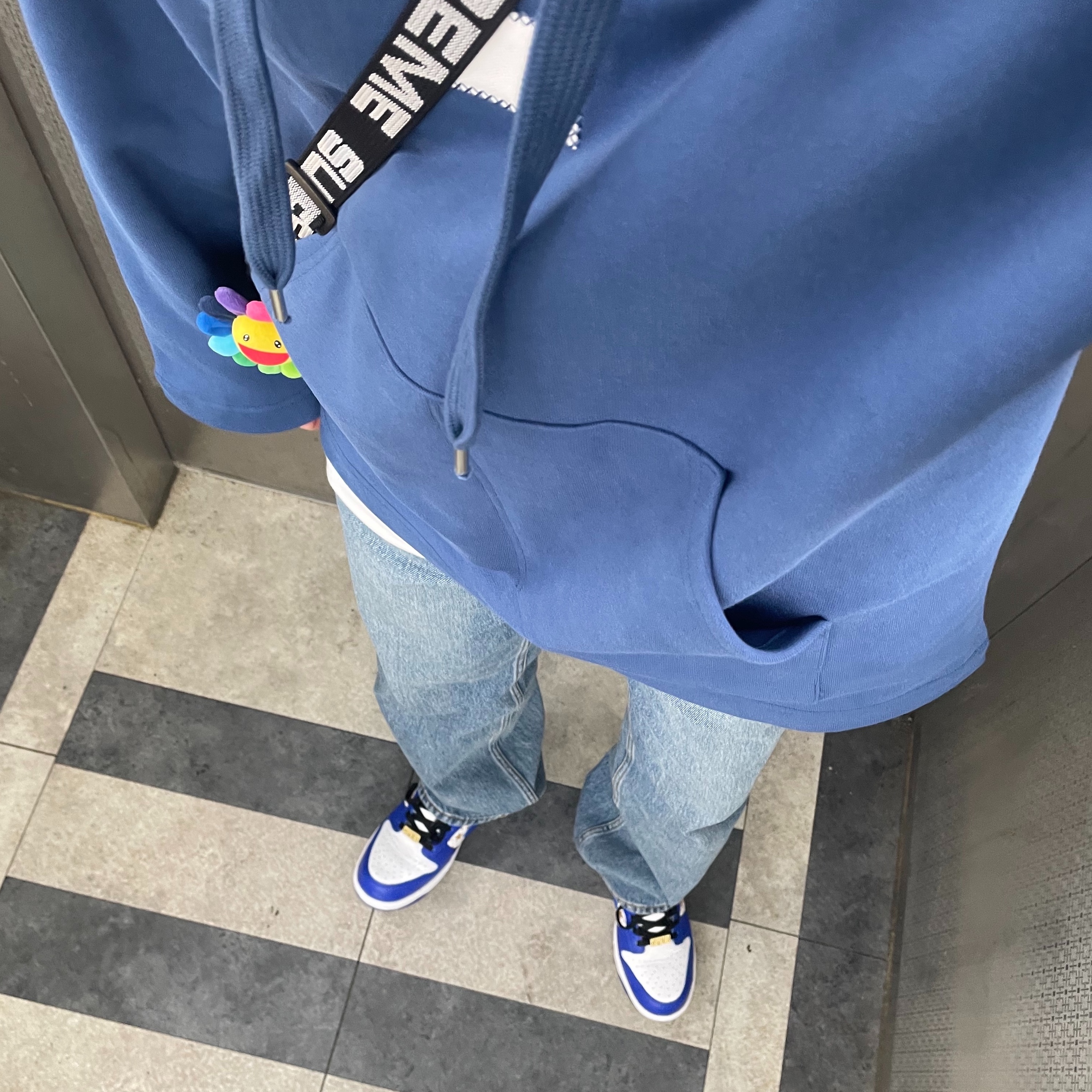 Nike x Supreme SB Dunk Low Hyper Blue, Supreme Shoulder Bag Black - 18SS 착용 스타일