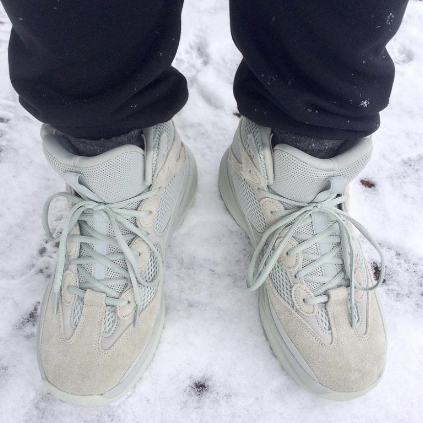 Adidas Yeezy Desert Boot Salt 착용 스타일