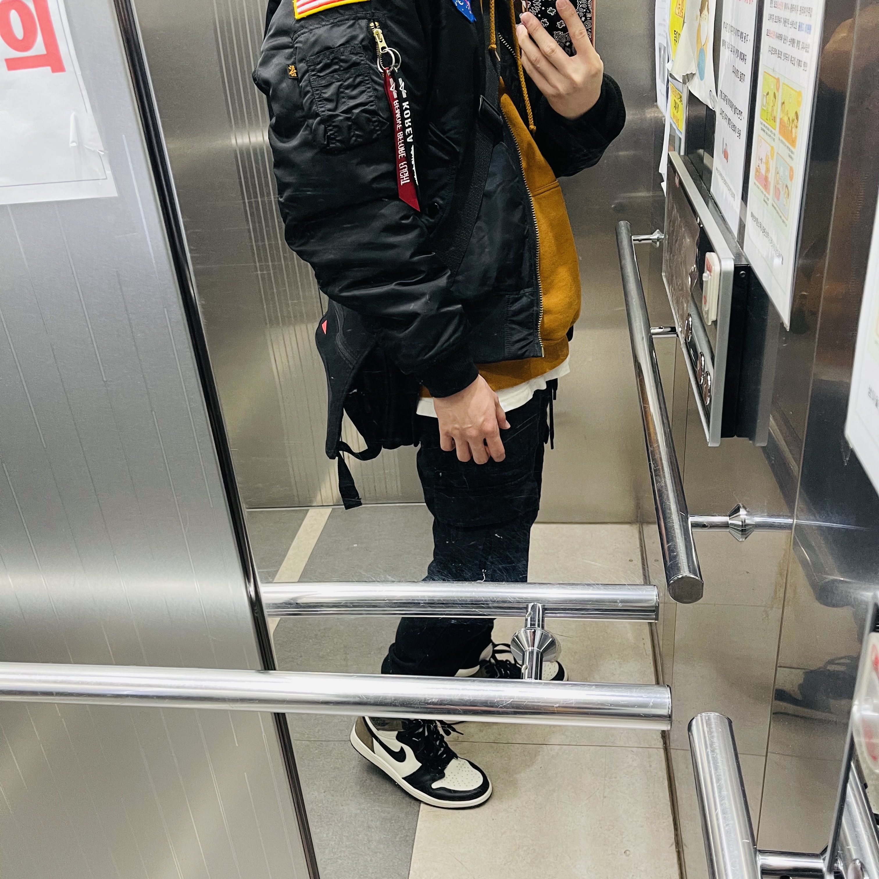 Jordan 1 Retro High OG Black Mocha 착용 스타일