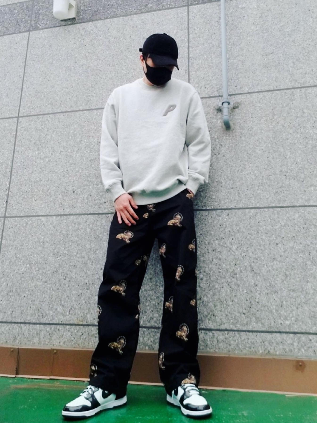 Palace P-3 Chenille Crew Grey Marl - 21SS, Nike Dunk High Barely Green 착용 스타일 - 1