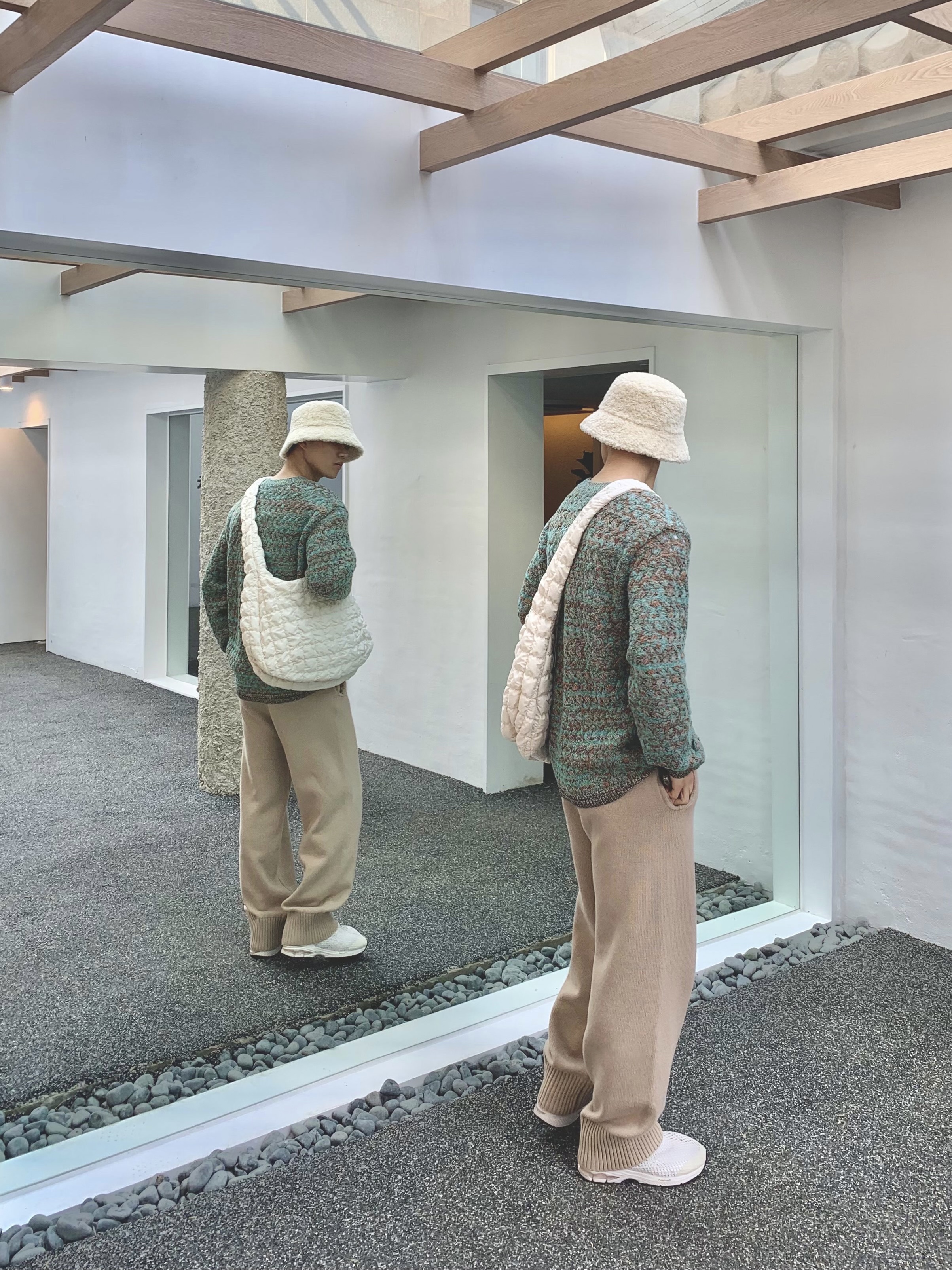 Asics x Vivienne Westwood Gel-Kayano 26 Birch White 착용 스타일 - 2