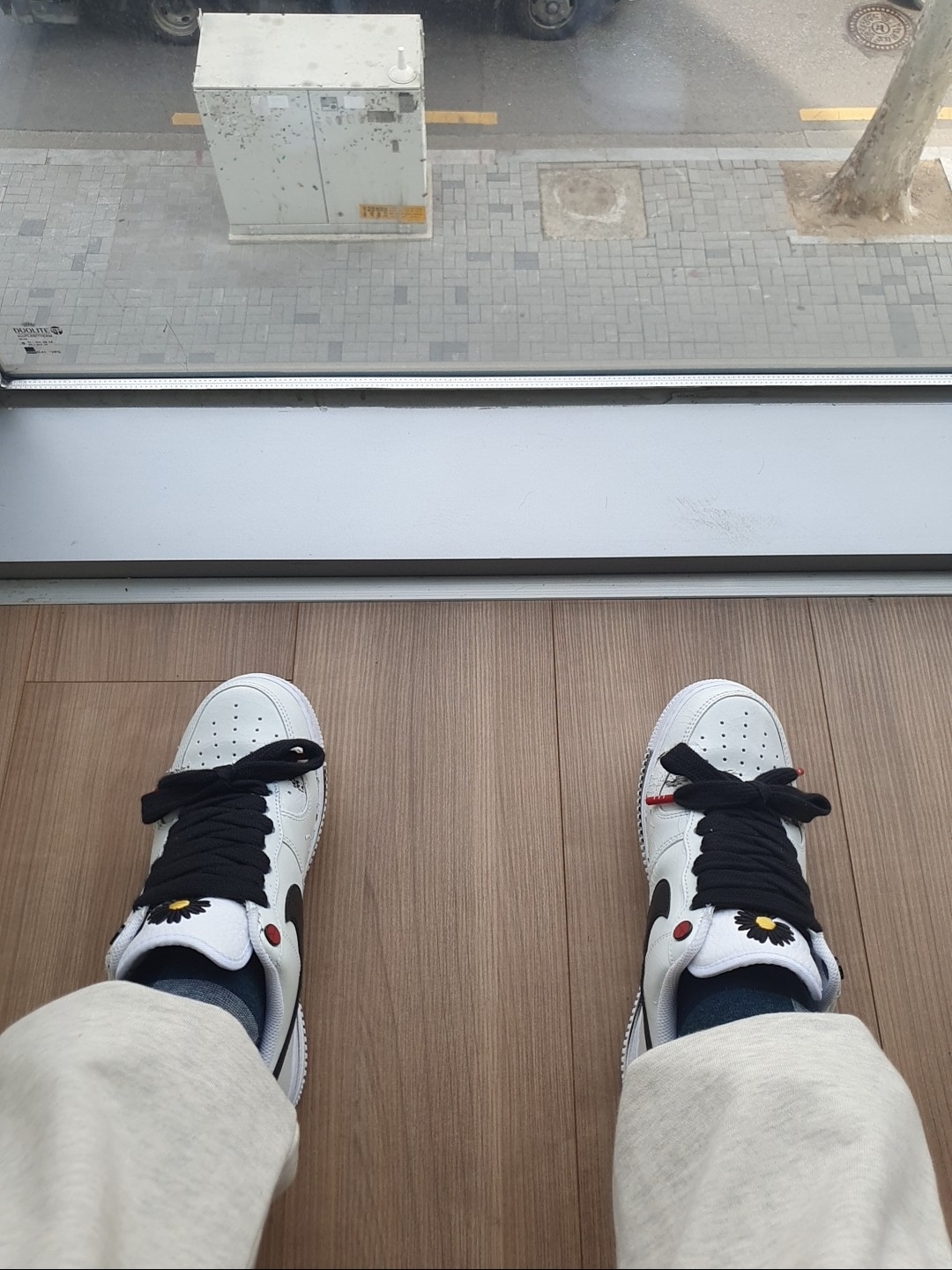 Nike x Peaceminusone Air Force 1 Low Para-Noise 2.0 착용 스타일 - 2