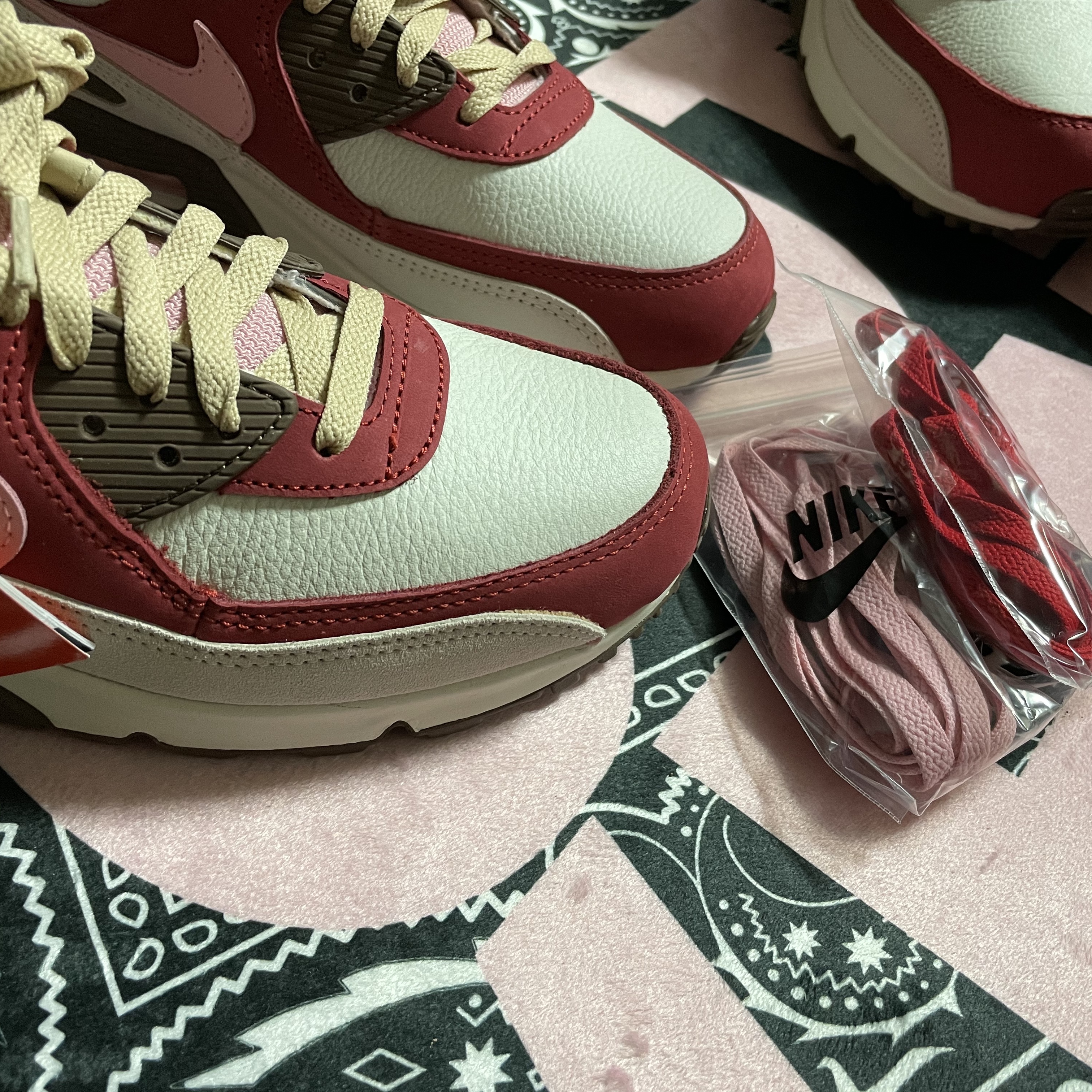 Nike Air Max 90 NRG Bacon 착용 스타일 - 3