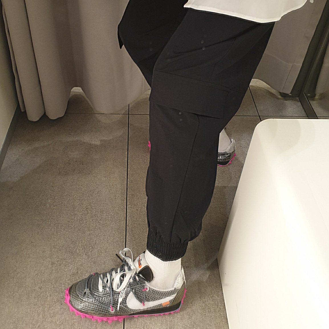 (W) Nike x Off-White Waffle Racer Black 착용 스타일 - 2