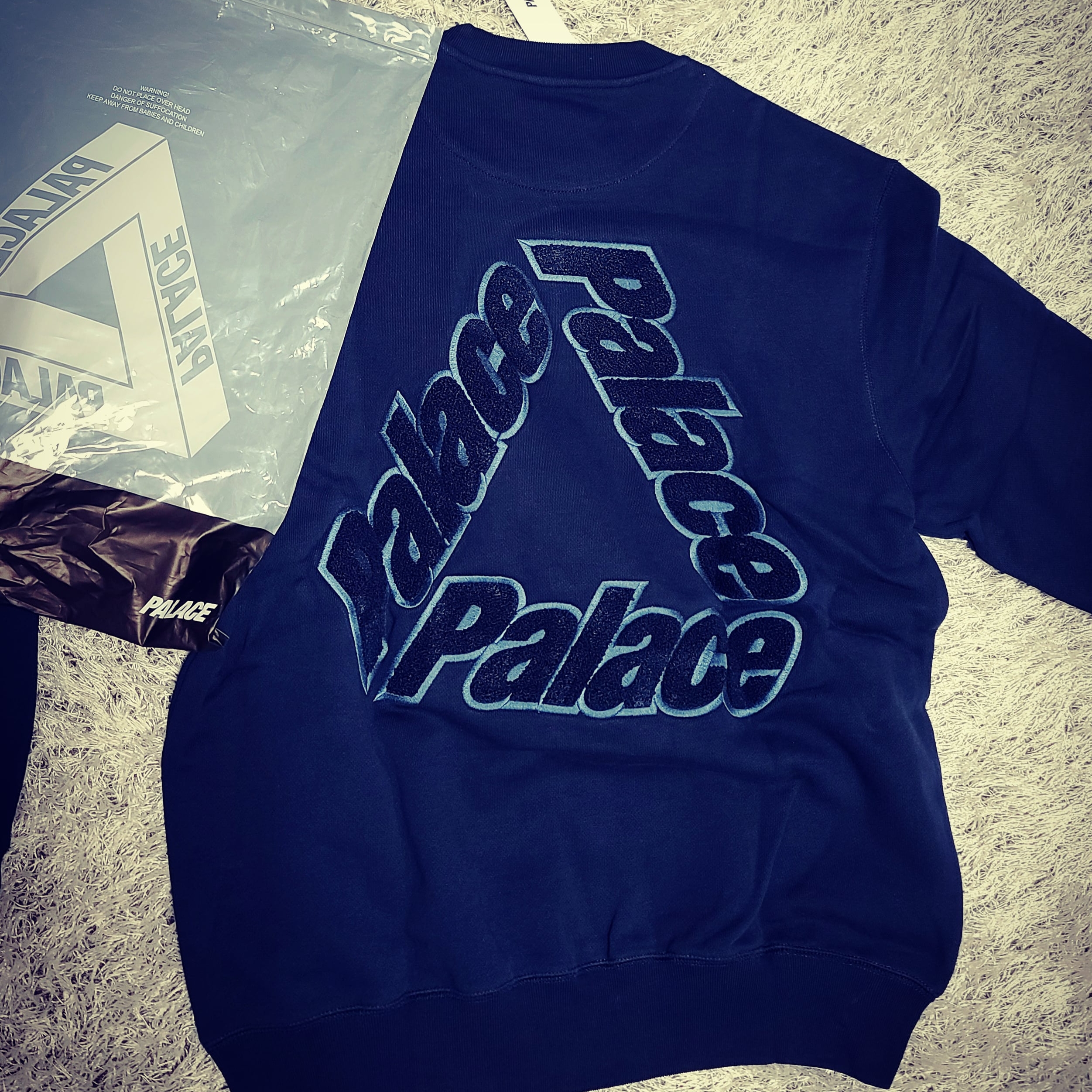 Palace P-3 Chenille Crew Navy - 21SS 착용 스타일