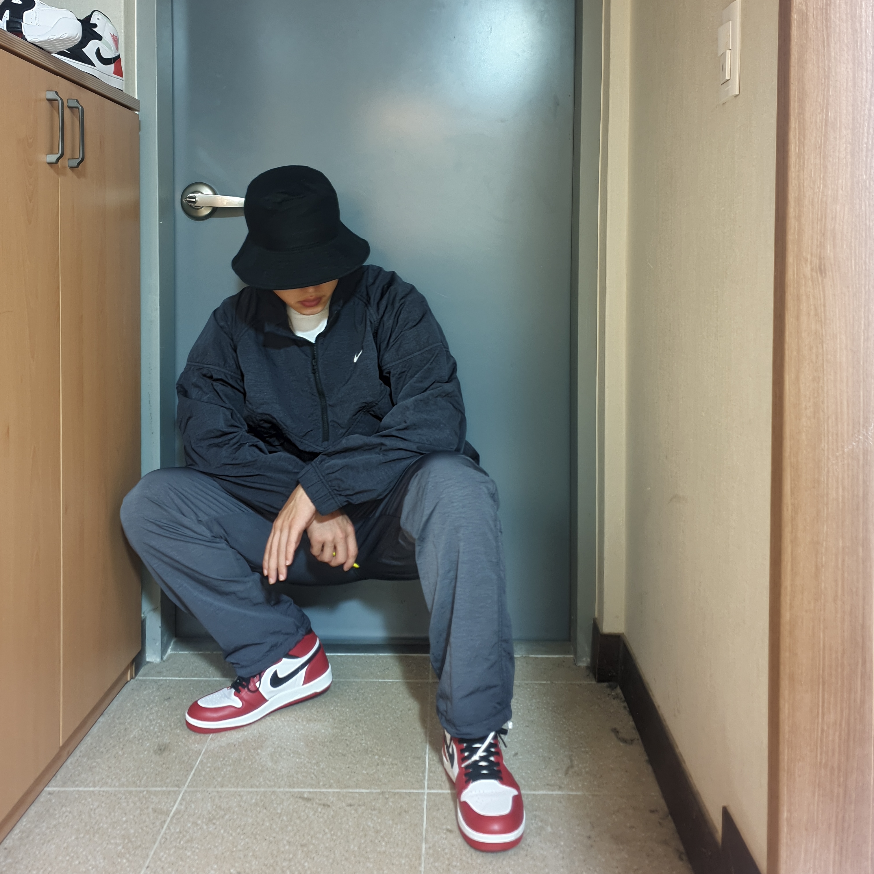 Nike x Stussy Windrunner Jacket Off Noir, Nike x Stussy Beach Pants Off Noir 착용 스타일