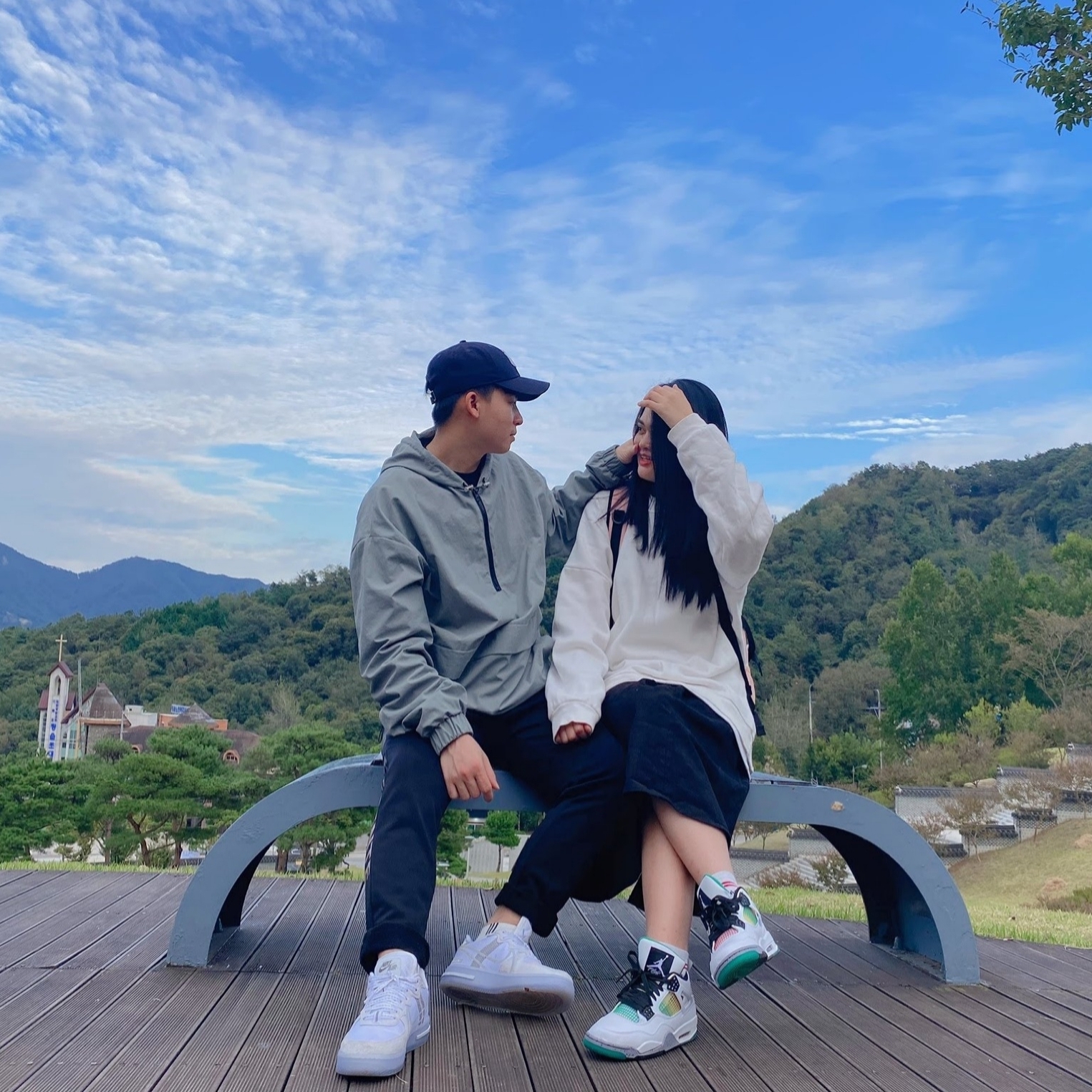 Nike Air Force 1 React White Light Bone, (W) Jordan 4 Retro Lucid Green 착용 스타일
