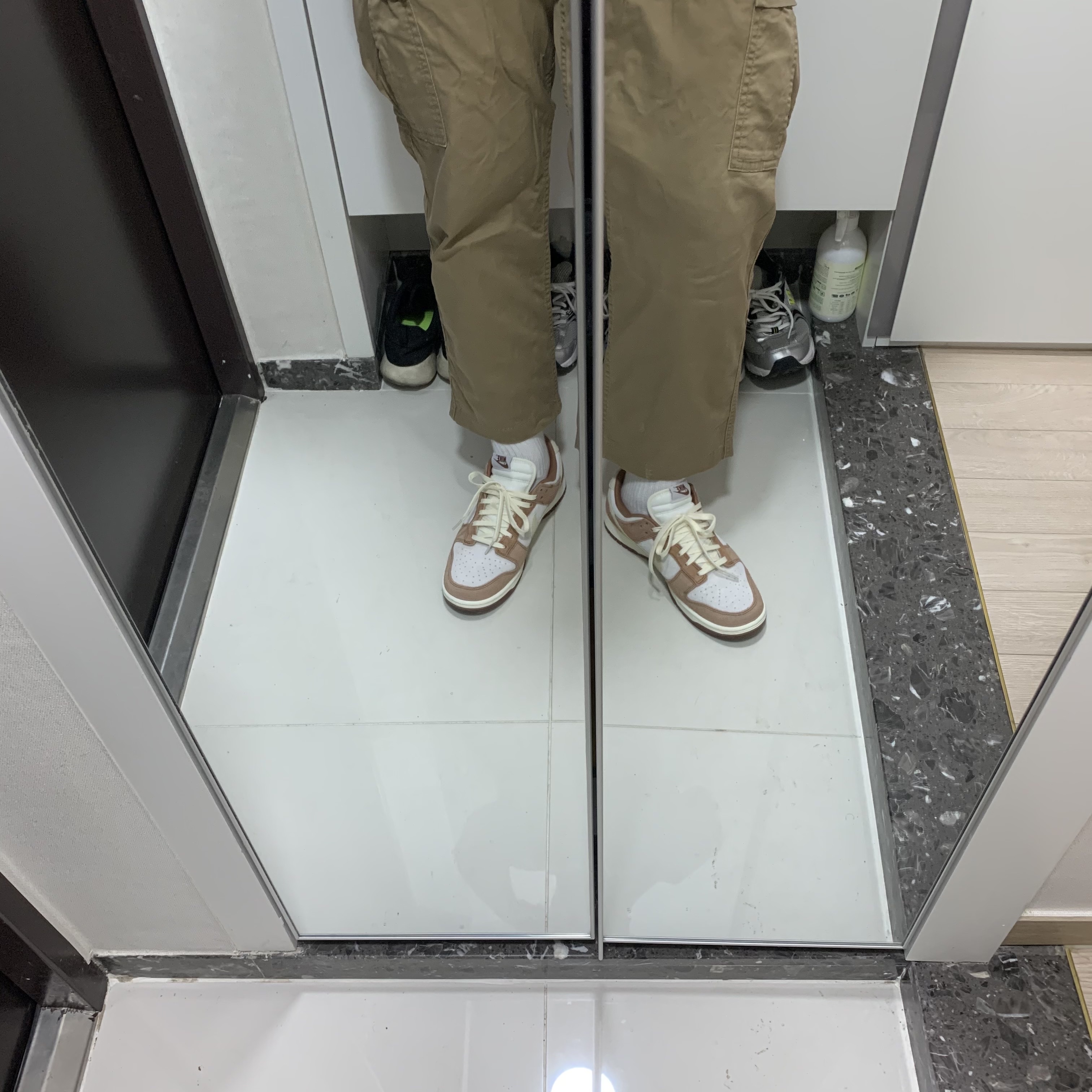 Nike Dunk Low Pro Premium Medium Curry 착용 스타일