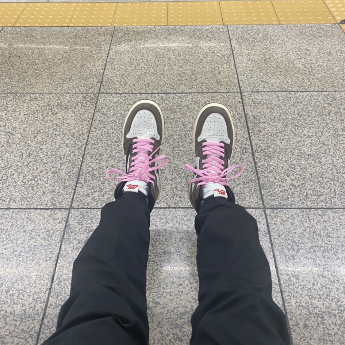 Jordan 1 x Travis Scott Retro High OG SP Mocha 착용 스타일