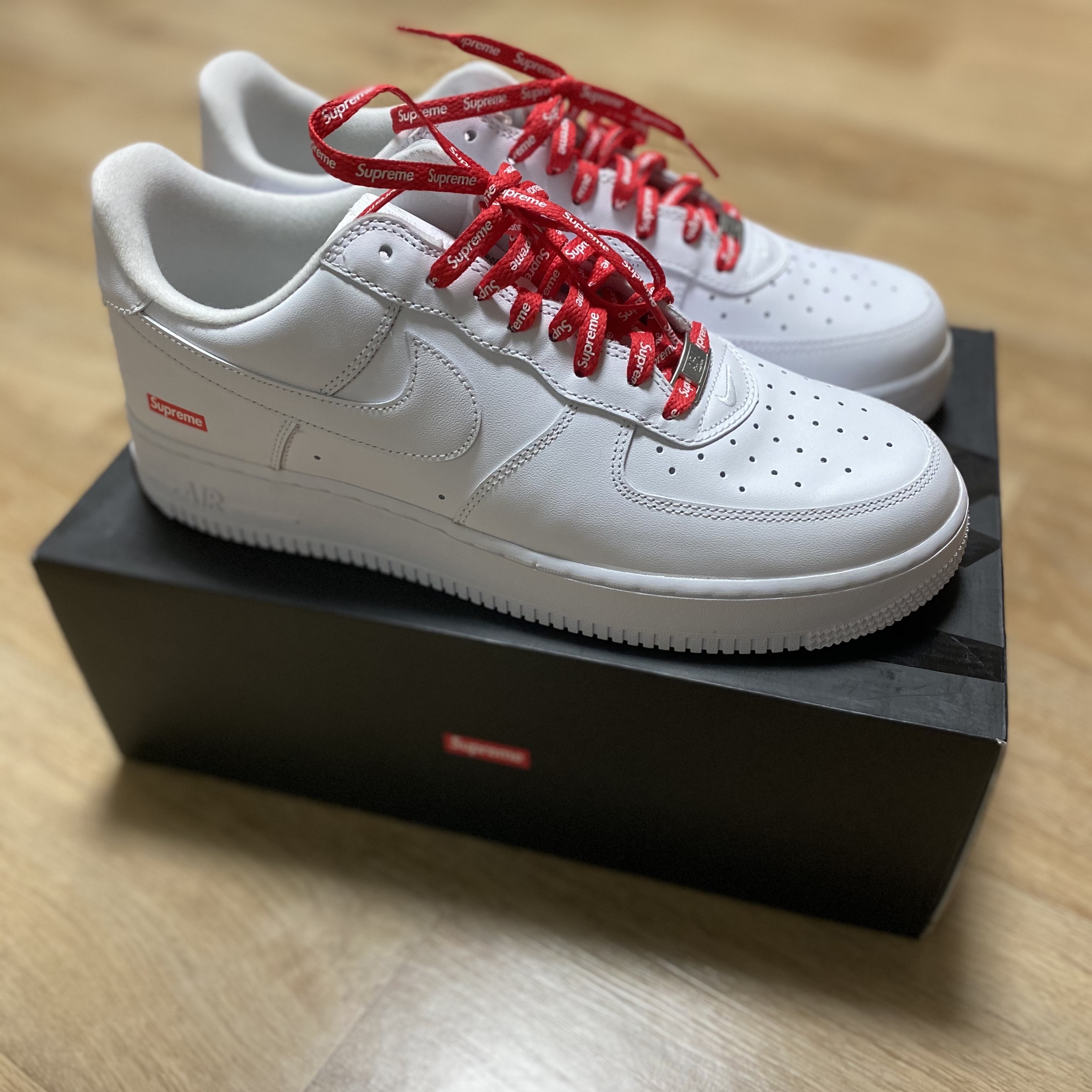 Nike x Supreme Air Force 1 Low White 착용 스타일