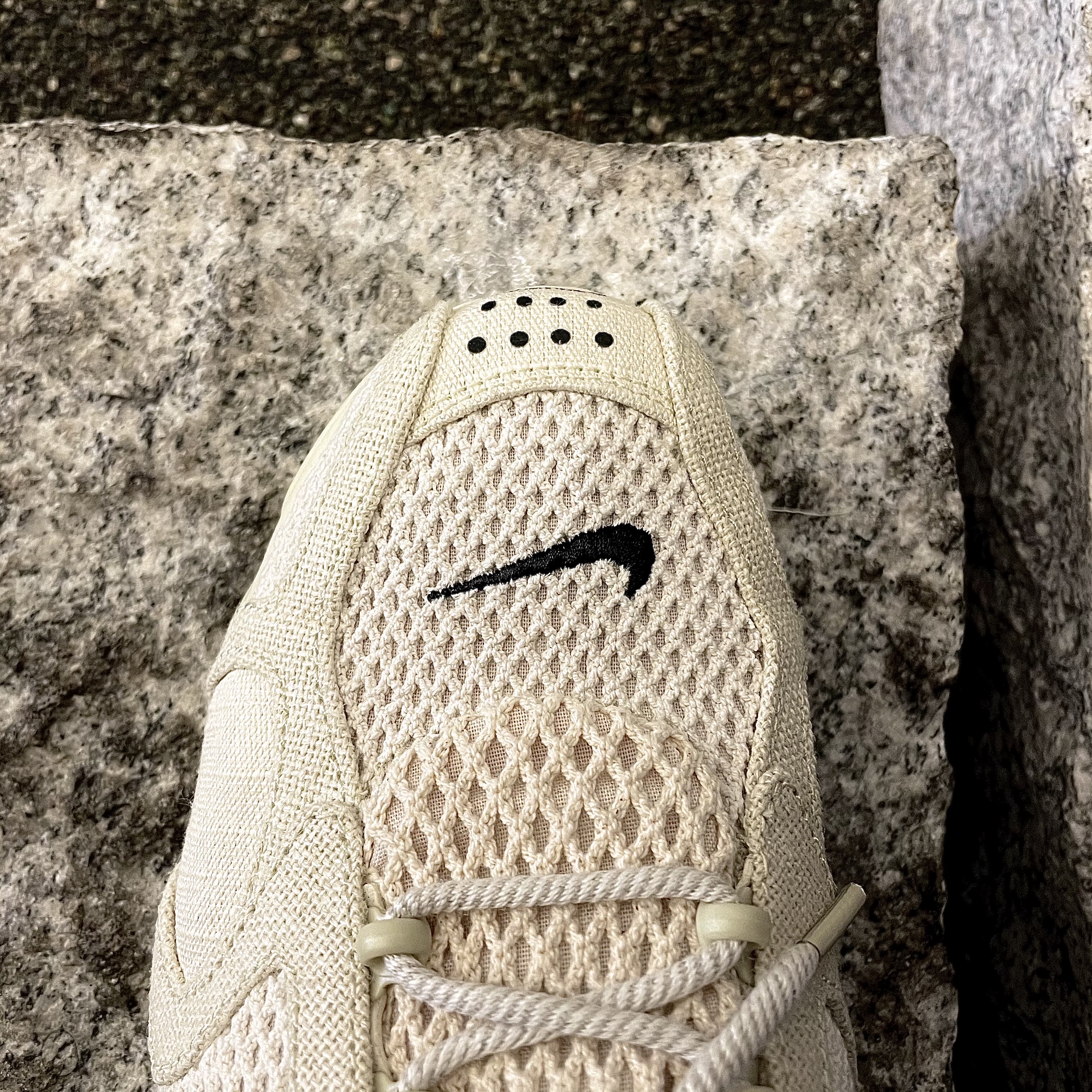 Nike x Stussy Air Zoom Spiridon Cage 2 Fossil 착용 스타일 - 2