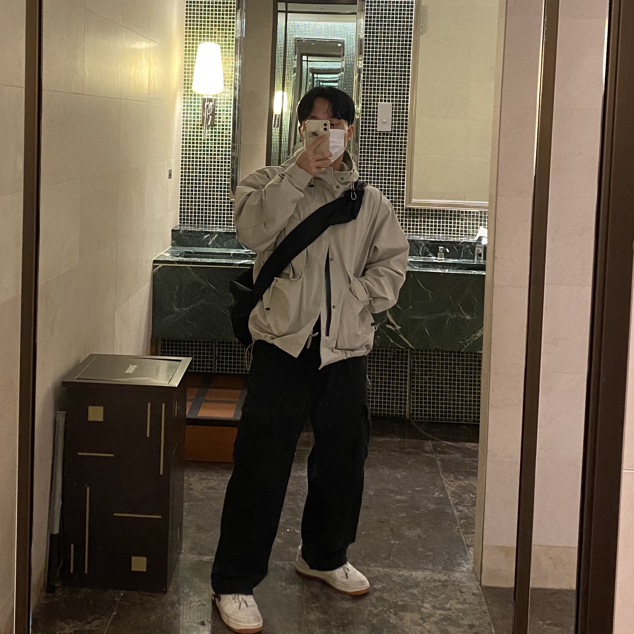 Nike x Travis Scott Air Force 1 Low Sail 착용 스타일