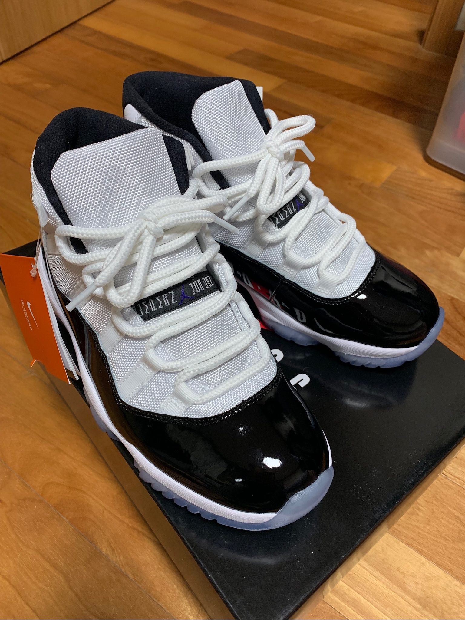 Jordan 11 Retro Concord 2018 착용 스타일 - 1