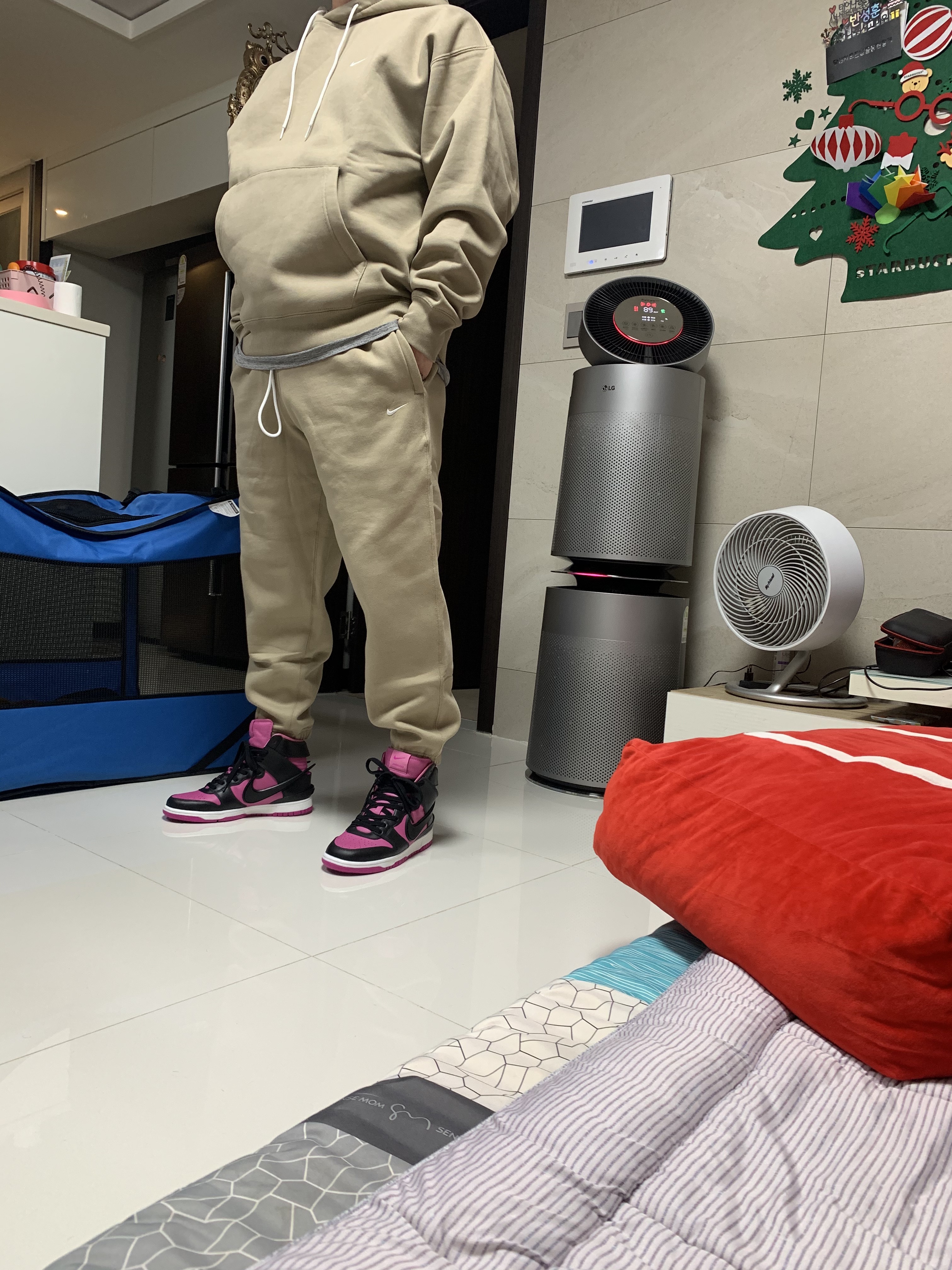 Nike NRG Solo Swoosh Crew Fleece Khaki - Asia, Nike NRG Solo Swoosh Fleece Pants Khaki - Asia 착용 스타일 - 1