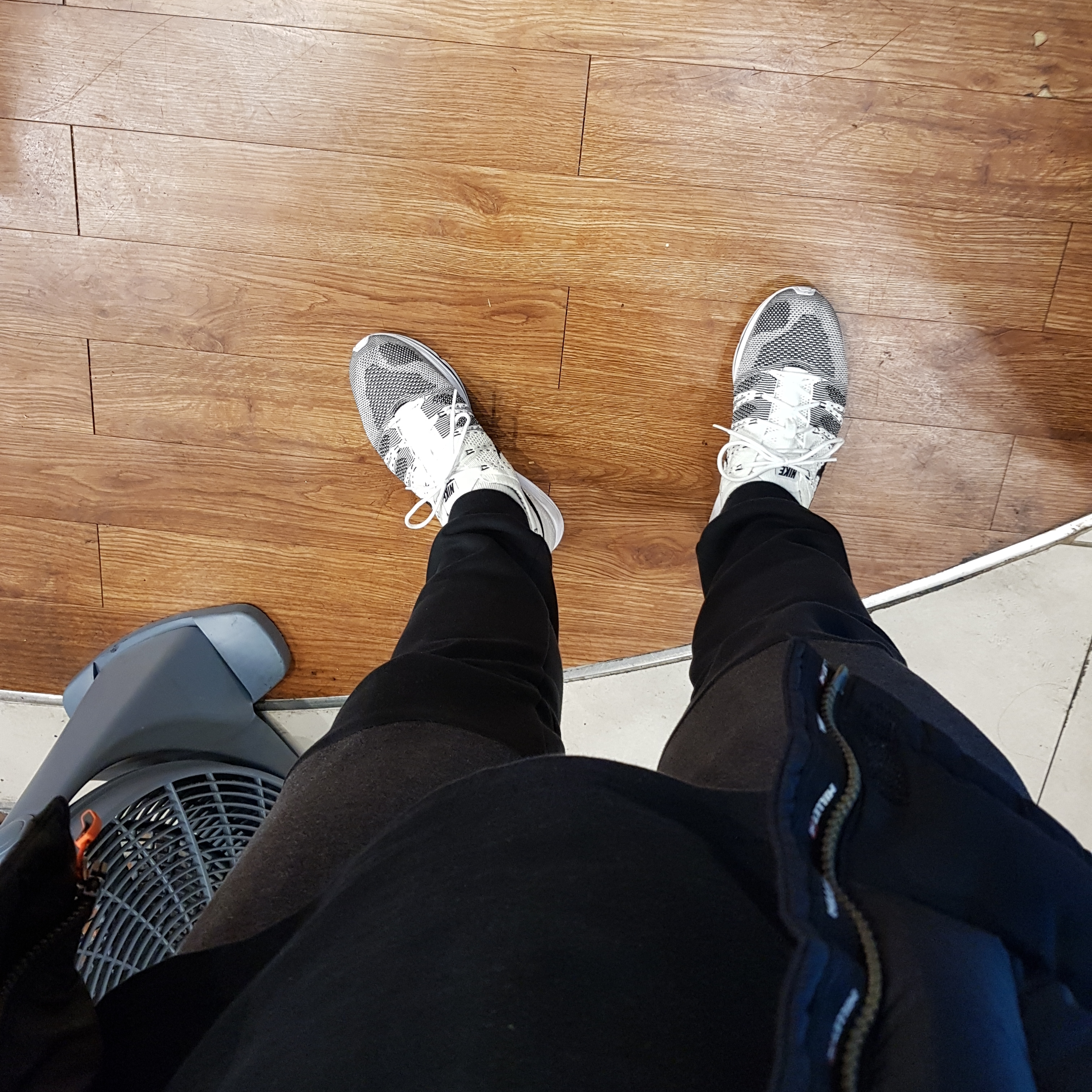 Nike Flyknit Trainer White Black 2017 착용 스타일