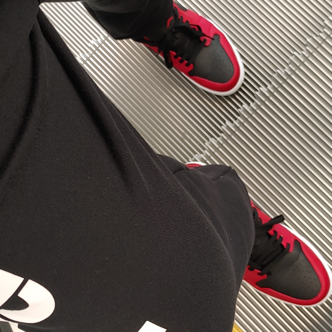 Jordan 1 Low Varsity Red 착용 스타일