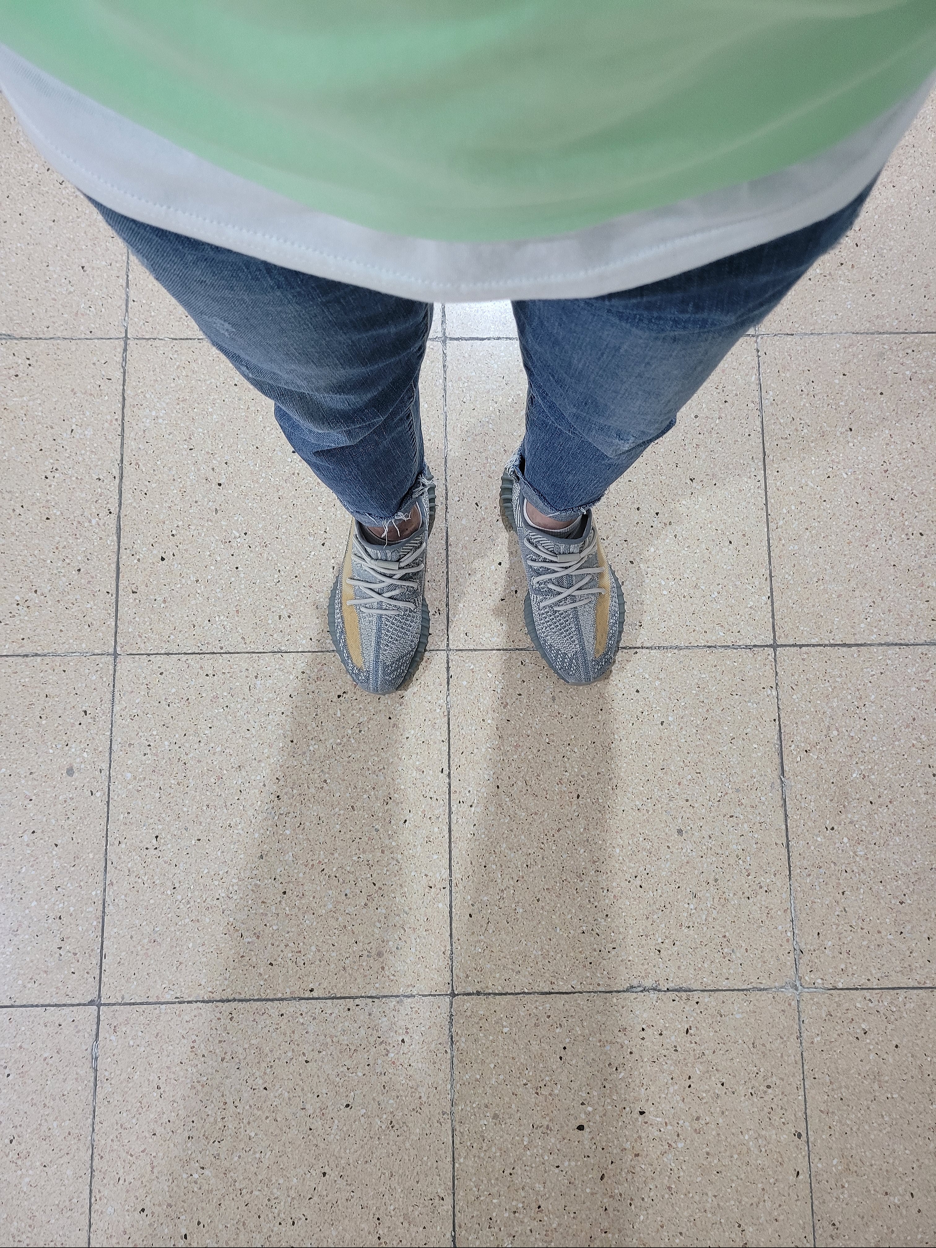 Adidas Yeezy Boost 350 V2 Israfil 착용 스타일 - 1