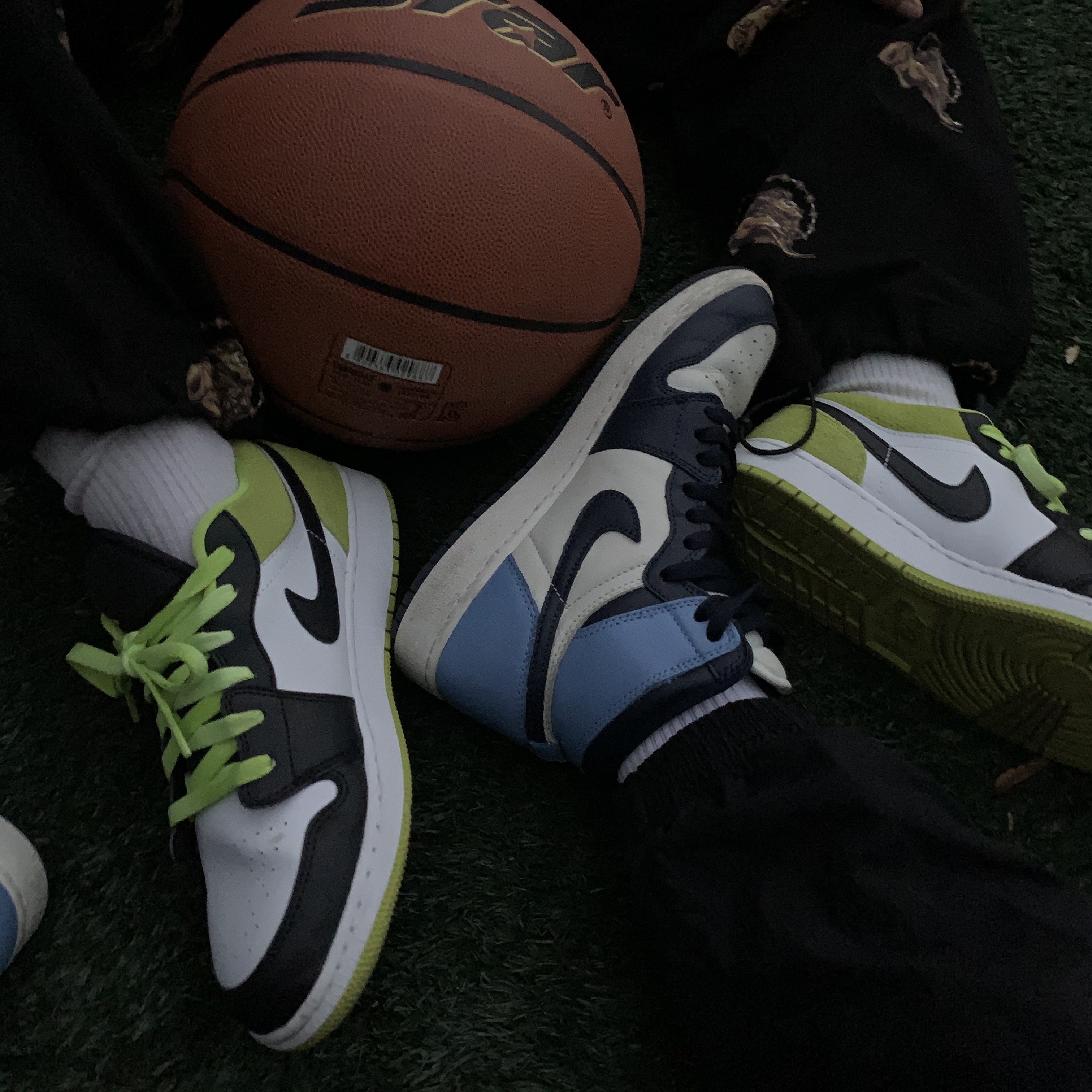 Jordan 1 Retro High Obsidian UNC, Jordan 1 Low SE Cyber Green 착용 스타일