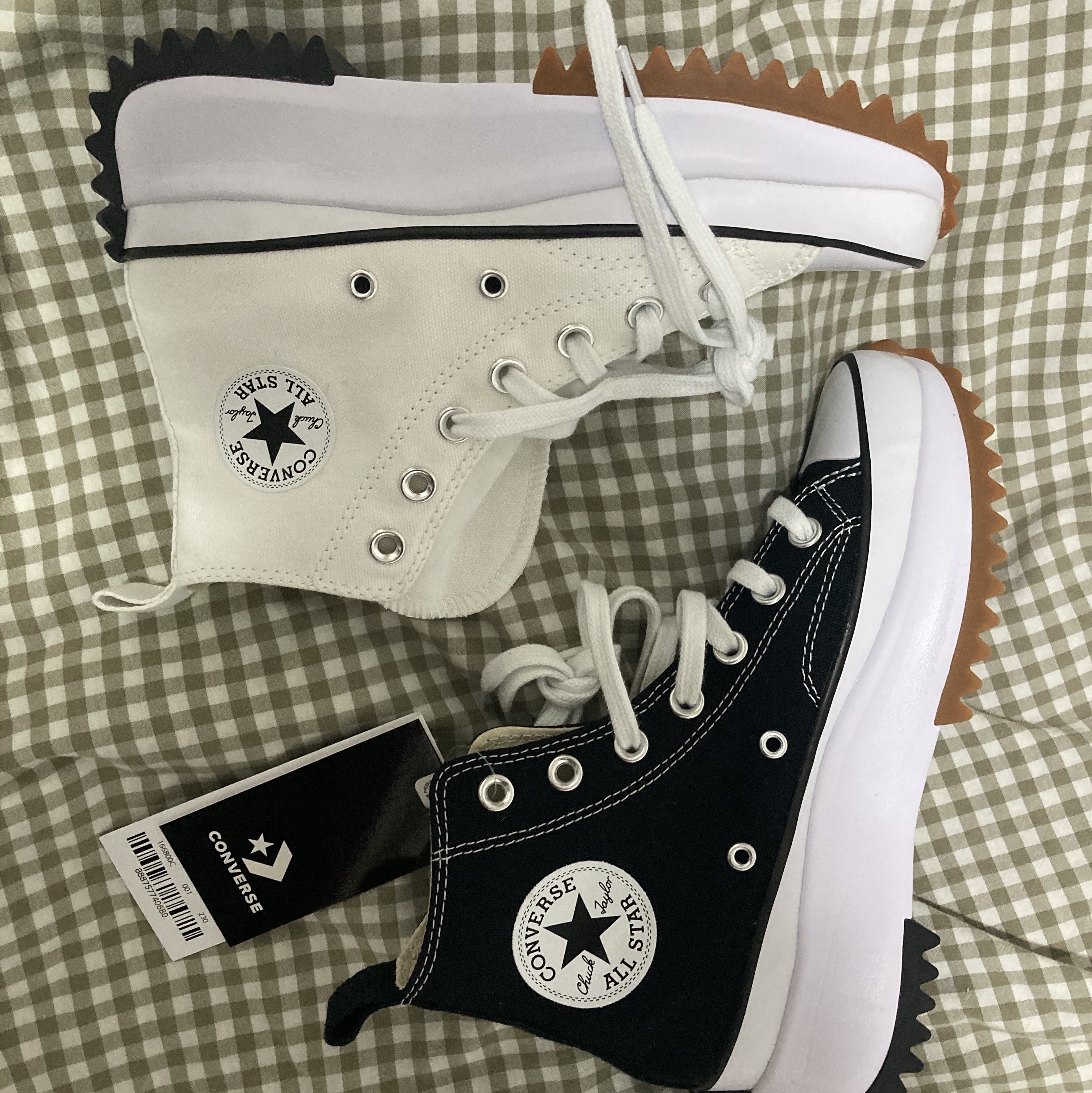 Converse Run Star Hike Hi White Black Gum, Converse Run Star Hike Hi Black White Gum 착용 스타일 - 2