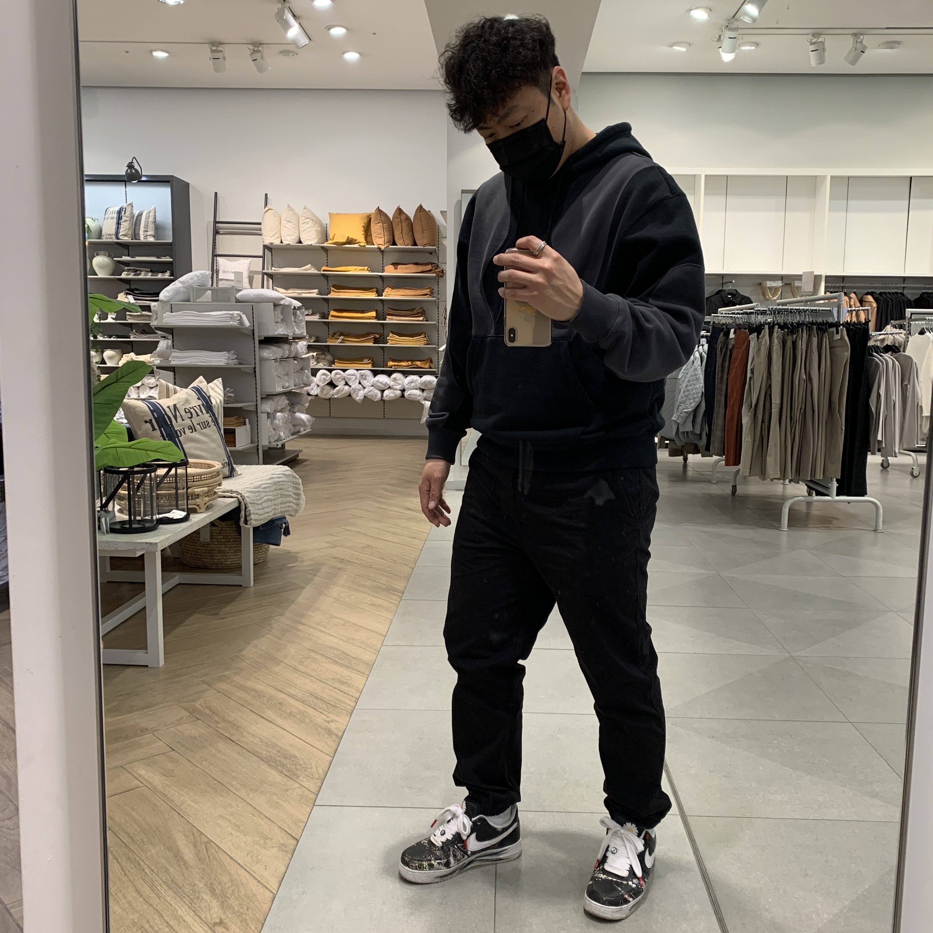 Nike x Peaceminusone Air Force 1 Low Para-Noise, Jordan x Off-White Fleece Pullover Hoodie Black - Asia 착용 스타일